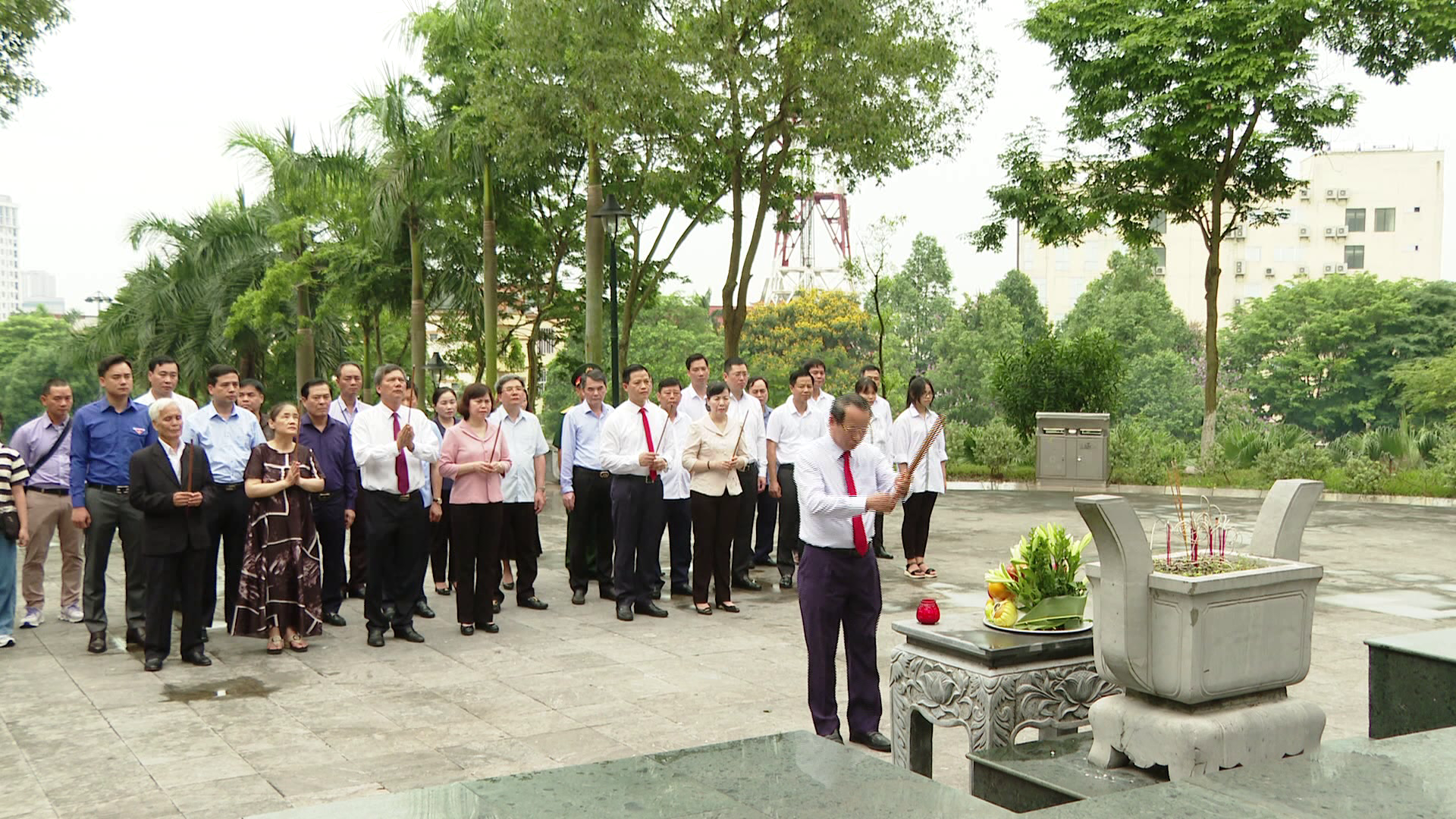 Dâng hương kỷ niệm 119 năm ngày sinh đồng chí Hoàng Quốc Việt