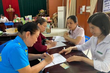 Đợt cao điểm chi trả lương hưu, trợ cấp bảo hiểm qua thanh toán  không dùng tiền mặt           