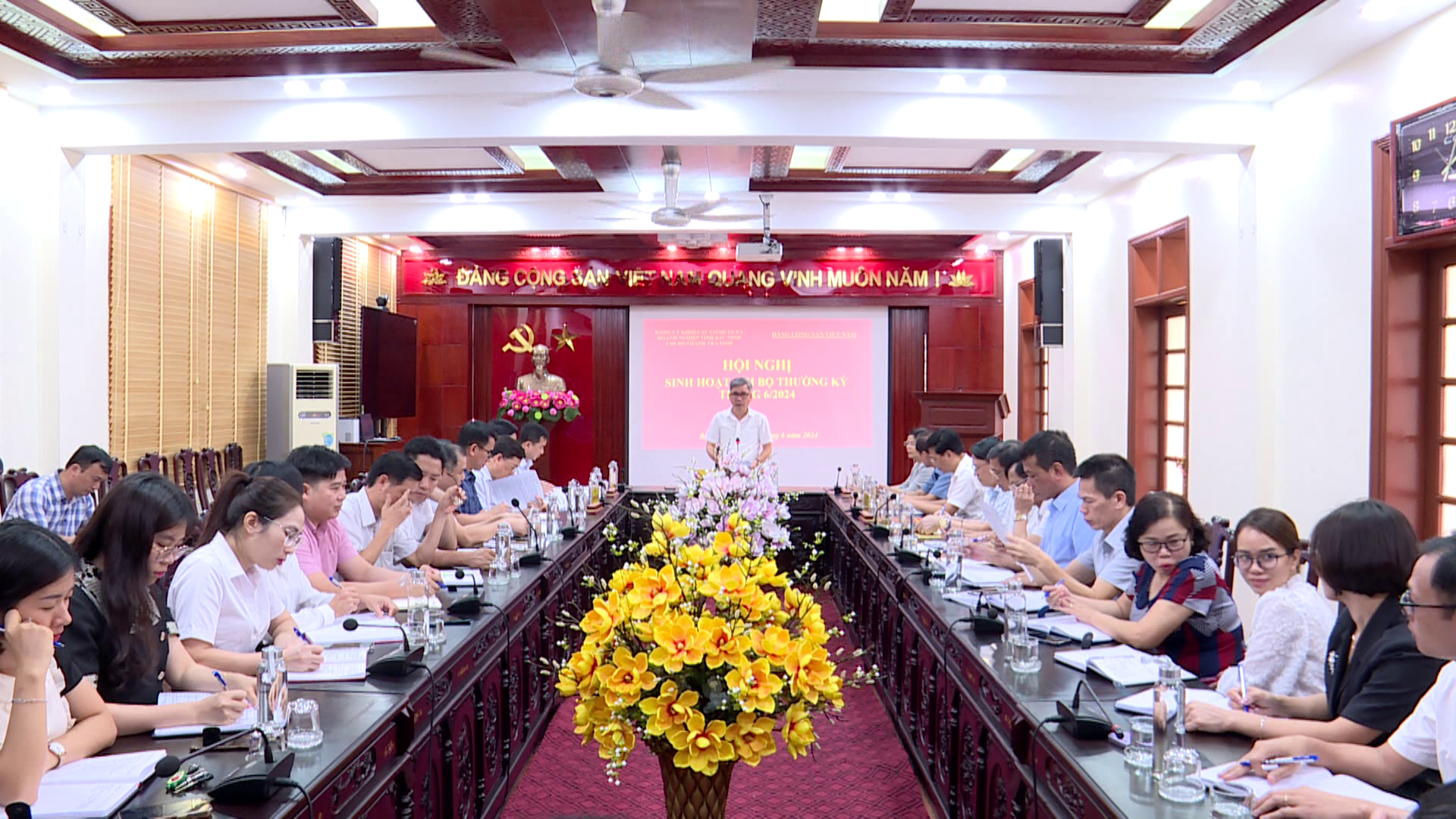 Chủ tịch UBND tỉnh dự sinh hoạt Chi bộ tại Thanh tra tỉnh 