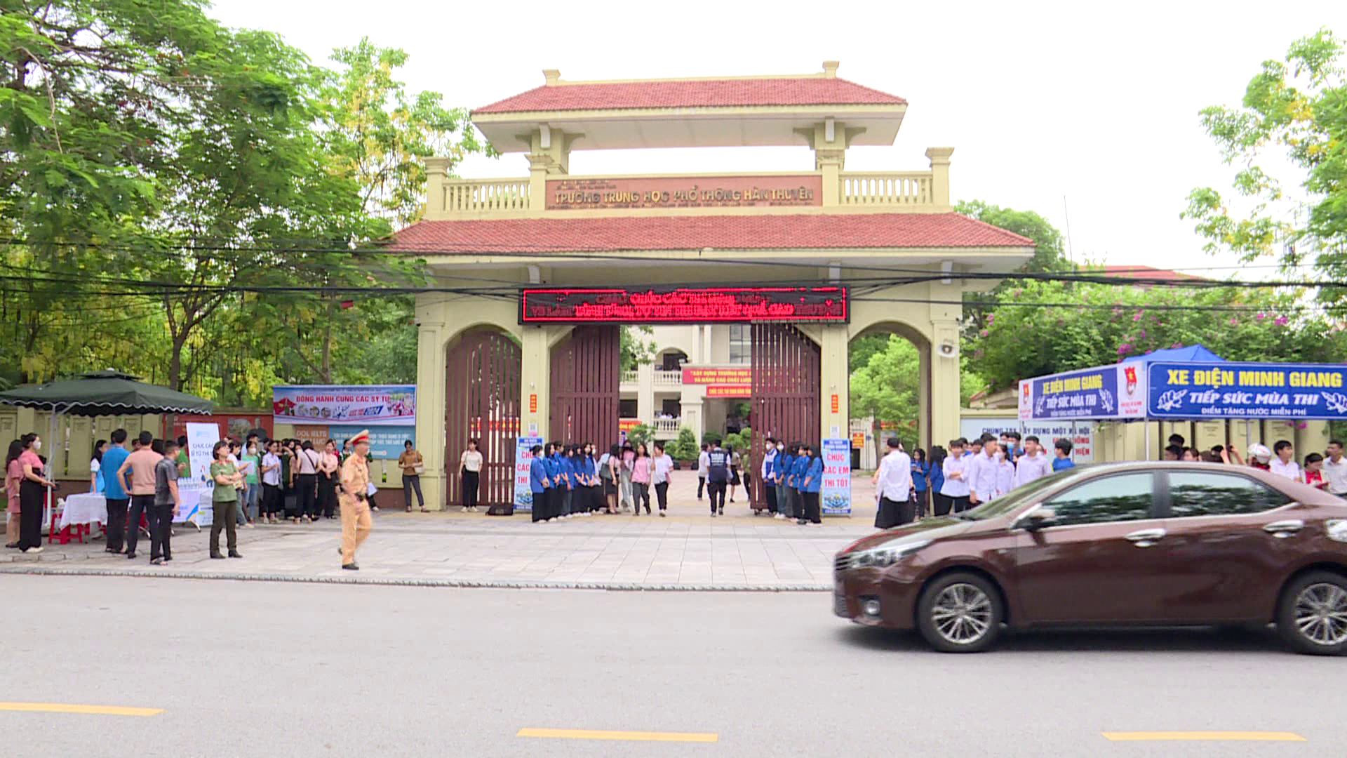Ngày đầu tiên thi vào lớp 10 THPT 
