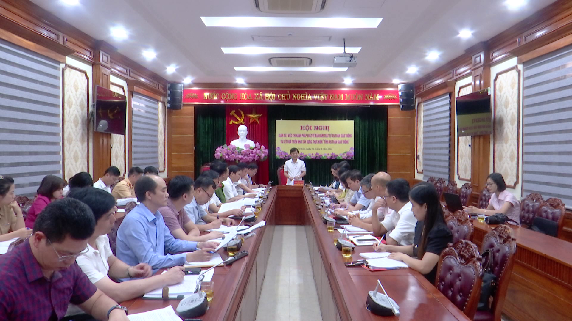 Phó Chủ tịch HĐND tỉnh Nguyễn Anh Tuấn giám sát thi hành pháp luật  về bảo đảm trật tự an toàn giao thông tại thành phố Từ Sơn