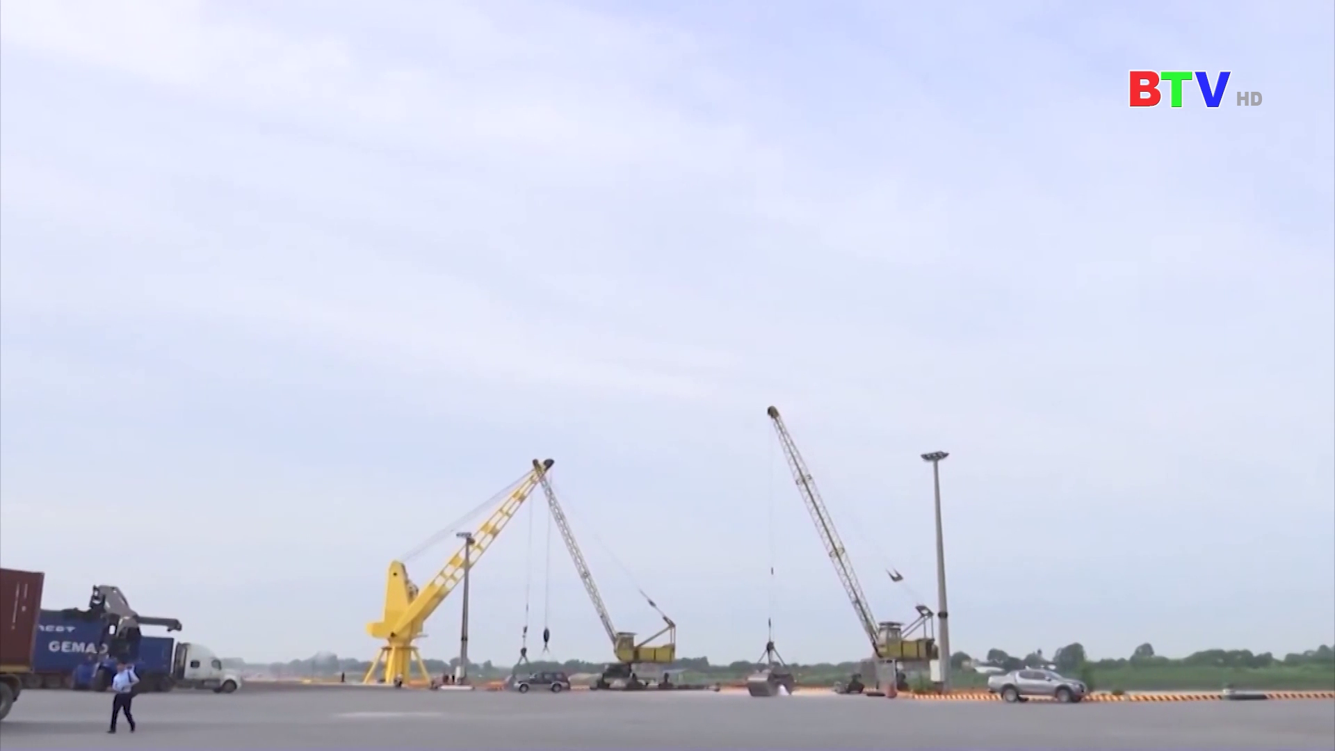 Khai thác hiệu quả dịch vụ kinh doanh vận tải.