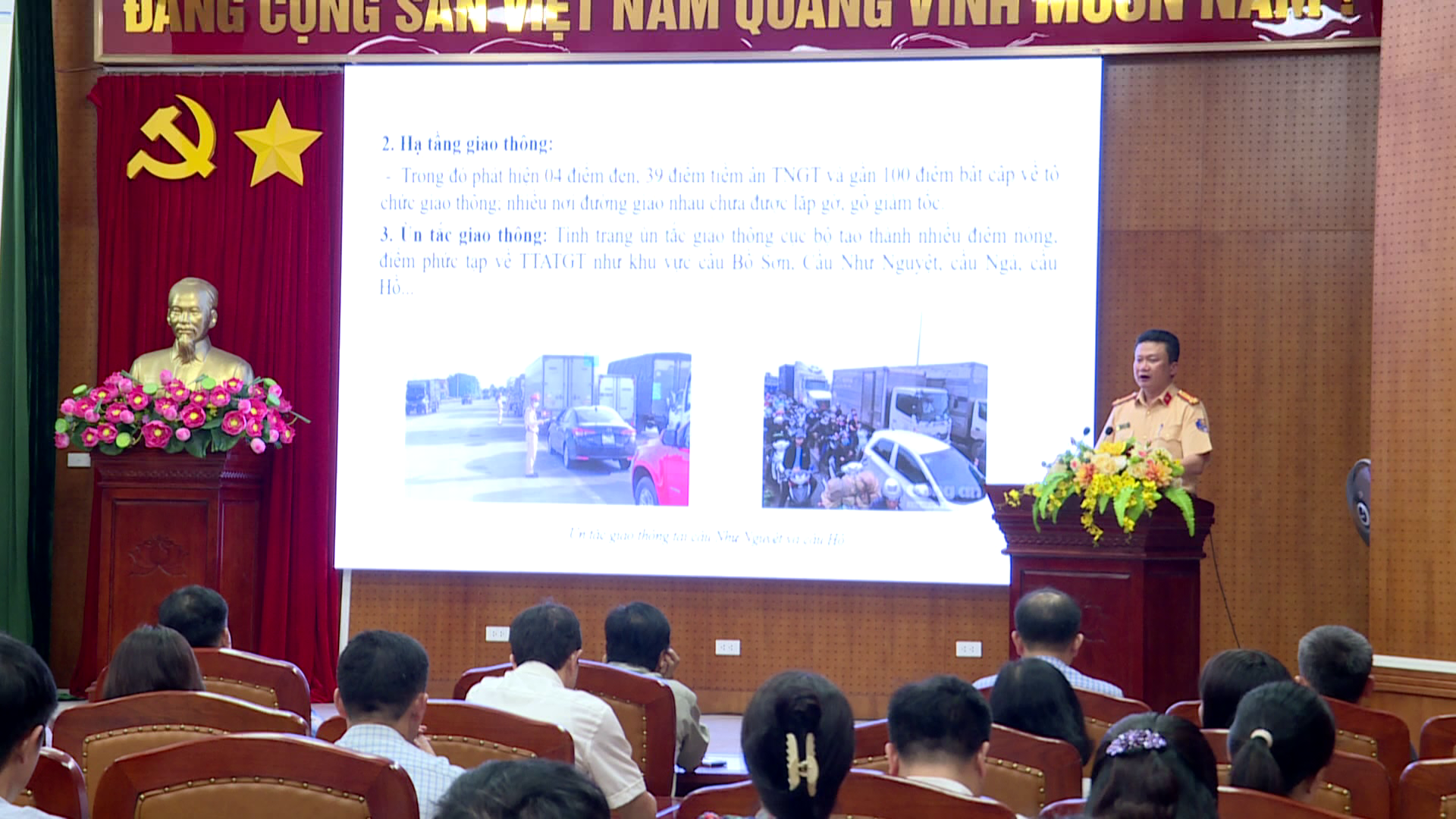 Công đoàn viên chức tỉnh tuyên truyền pháp luật an toàn giao thông