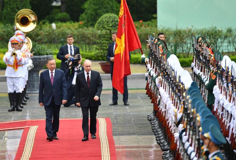 Lễ đón chính thức Tổng thống LB Nga Vladimir Putin thăm cấp Nhà nước tới Việt Nam
