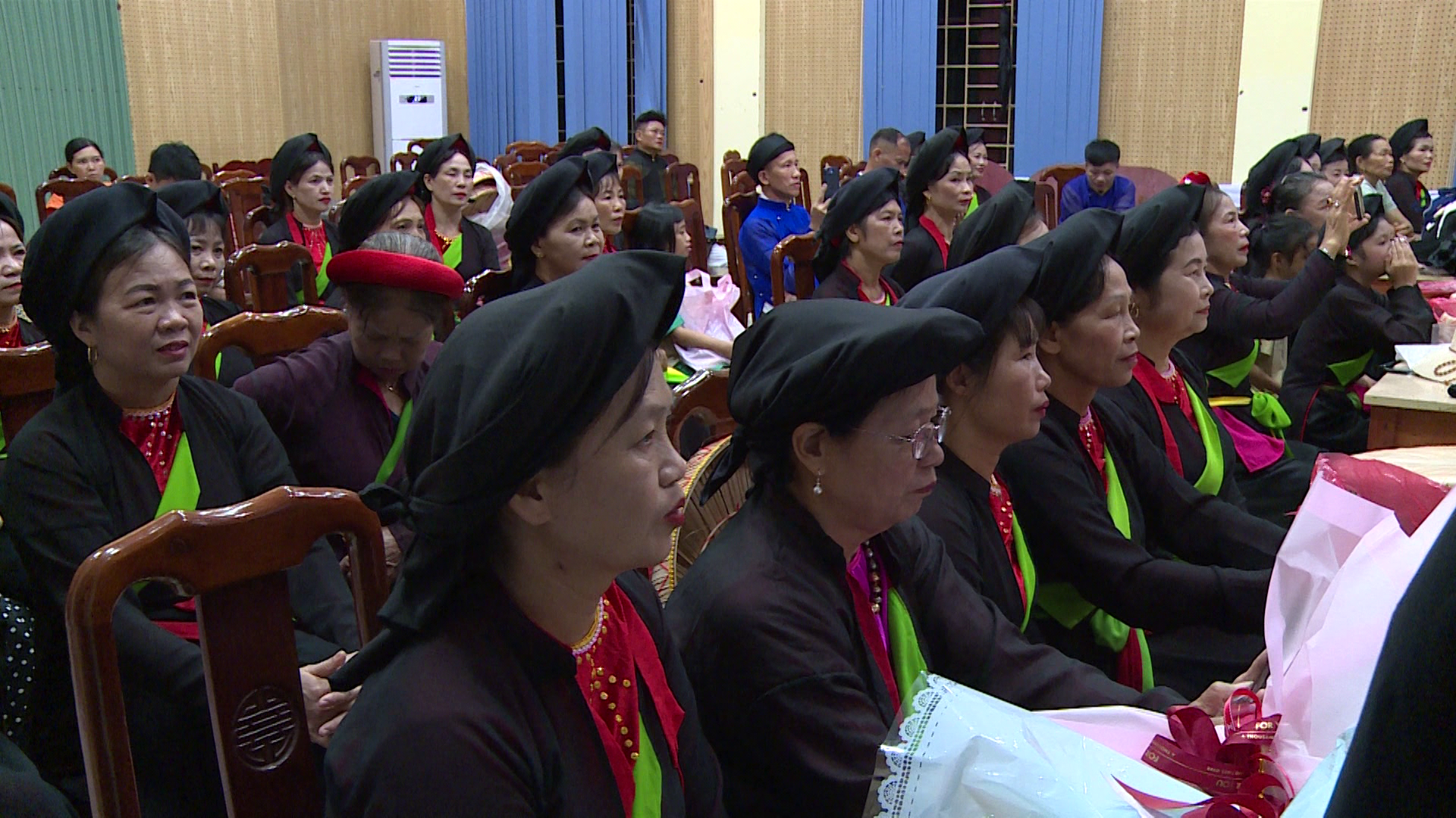 Trung tâm VHTT&TT Quế Võ Bế giảng lớp học hát Dân ca Quan họ