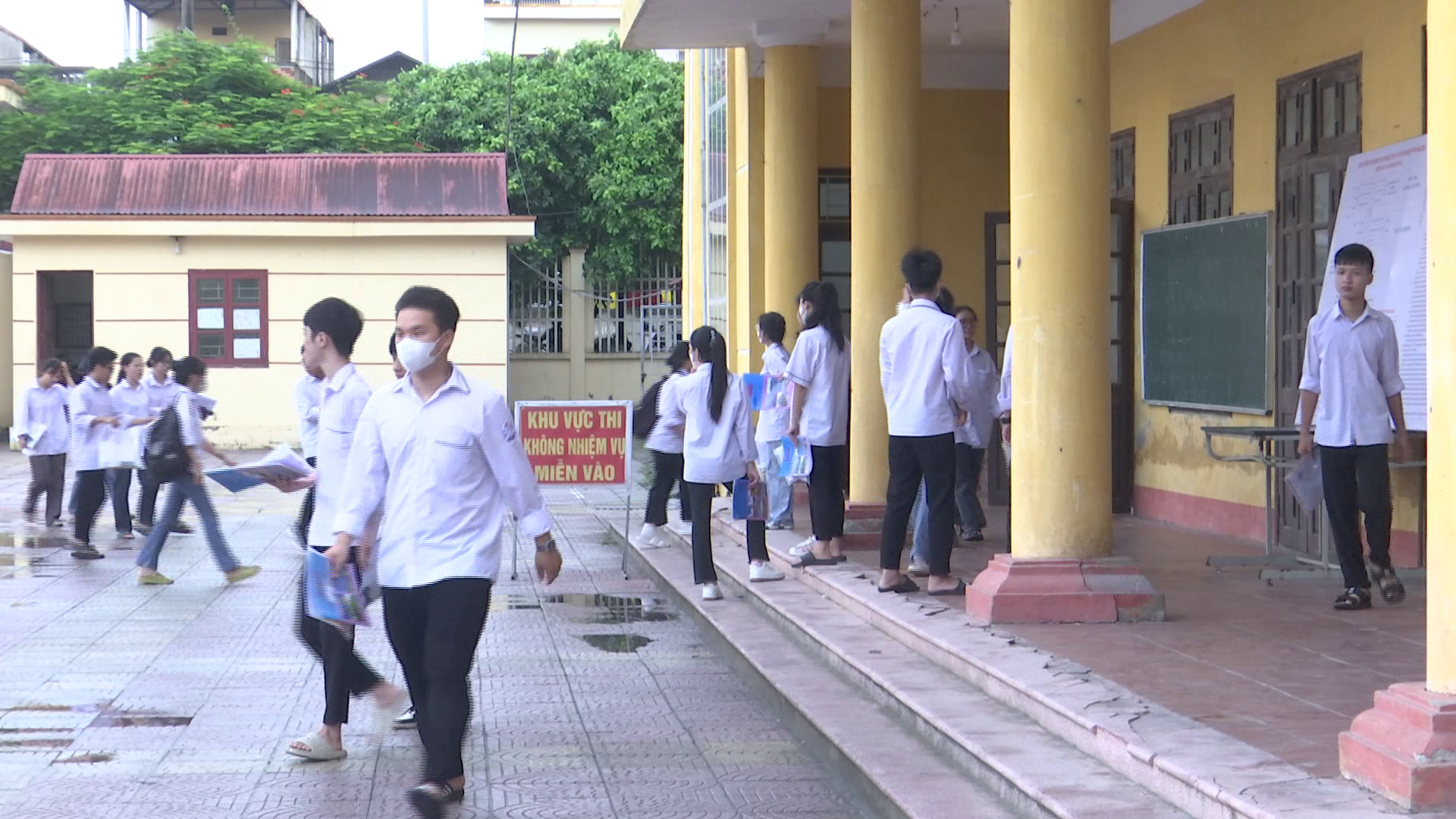 Sáng nay thí sinh làm bài thi Tổ hợp Khoa học xã hội/Khoa học tự nhiên