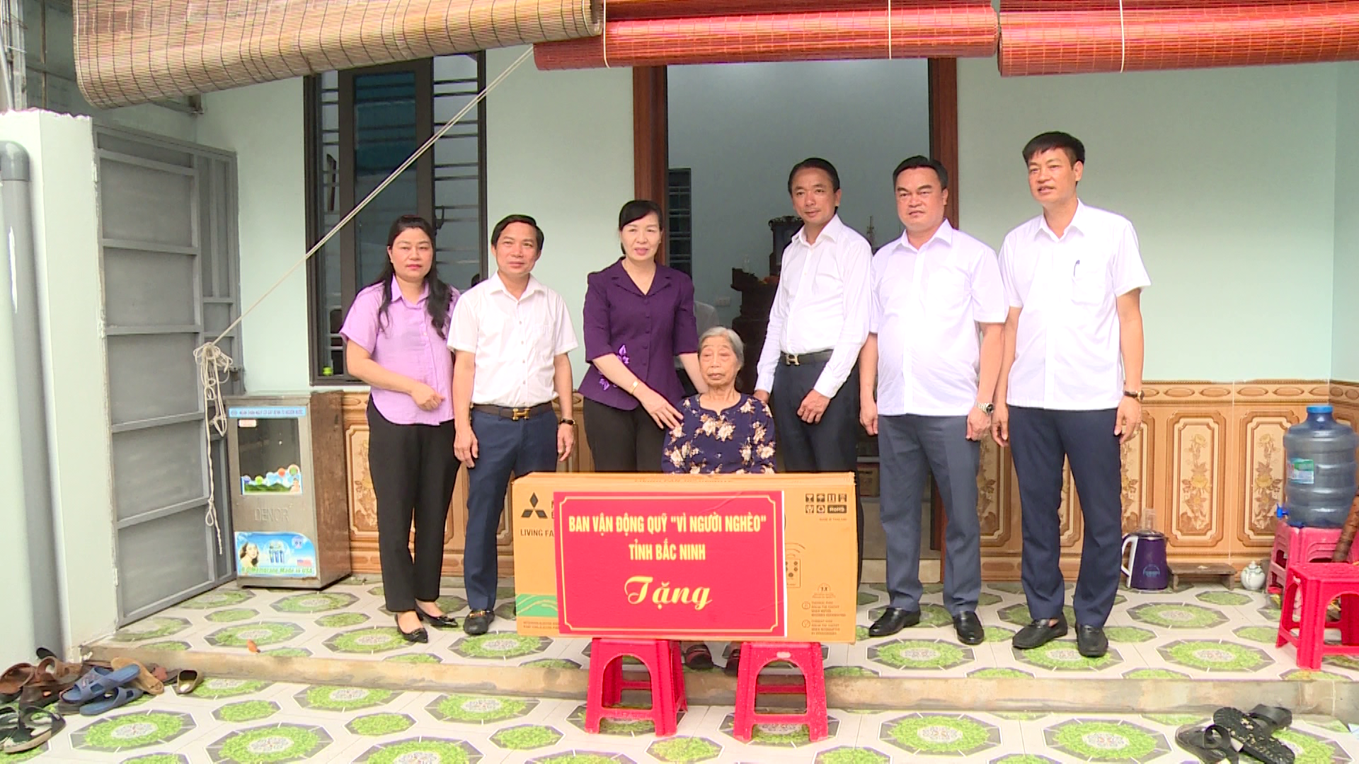 Uỷ ban MTTQ tỉnh thăm, tặng quà gia đình chính sách và hộ nghèo