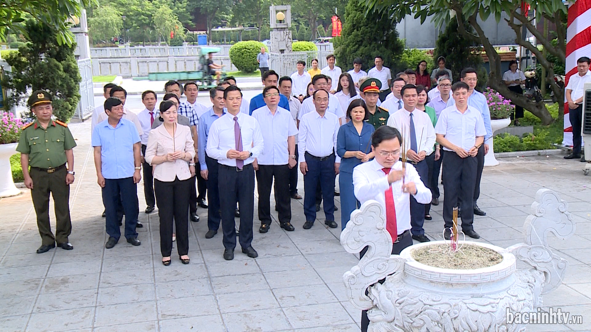 Lãnh đạo tỉnh dâng hương tưởng niệm Tổng Bí thư Nguyễn Văn Cừ           