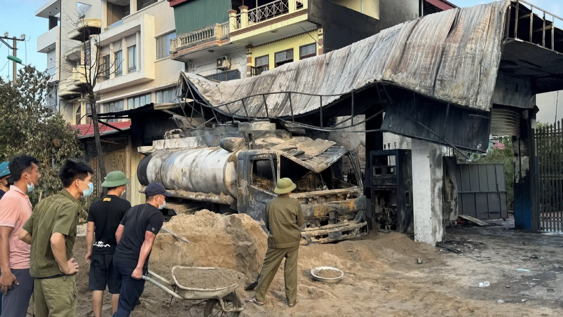 Tổ liên gia PCCC xã Yên Phụ tích cực phối hợp lực lượng Công an nhanh chóng dập tắt đám cháy