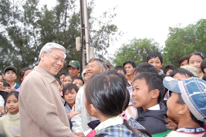 Đồng chí Nguyễn Phú Trọng, nhà lãnh đạo luôn gần gũi và lắng nghe dân