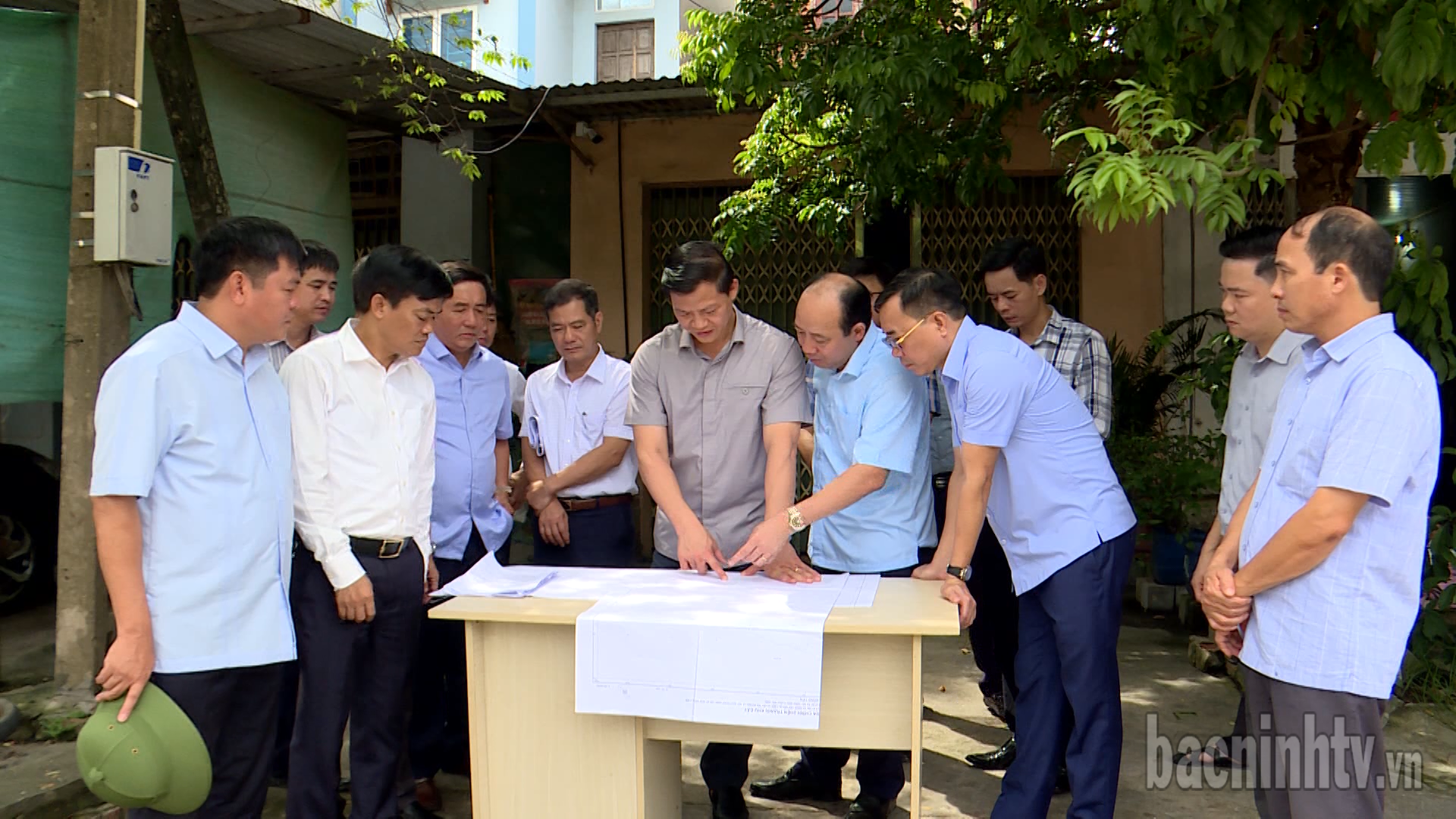 Phó Chủ tịch Thường trực phụ trách điều hành UBND tỉnh Vương Quốc Tuấn kiểm tra tiến độ các công trình giao thông