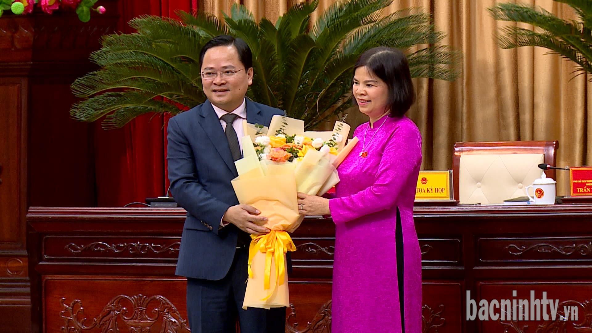 Đồng chí Nguyễn Hương giang được bầu giữ chức Chủ tịch HĐND tỉnh