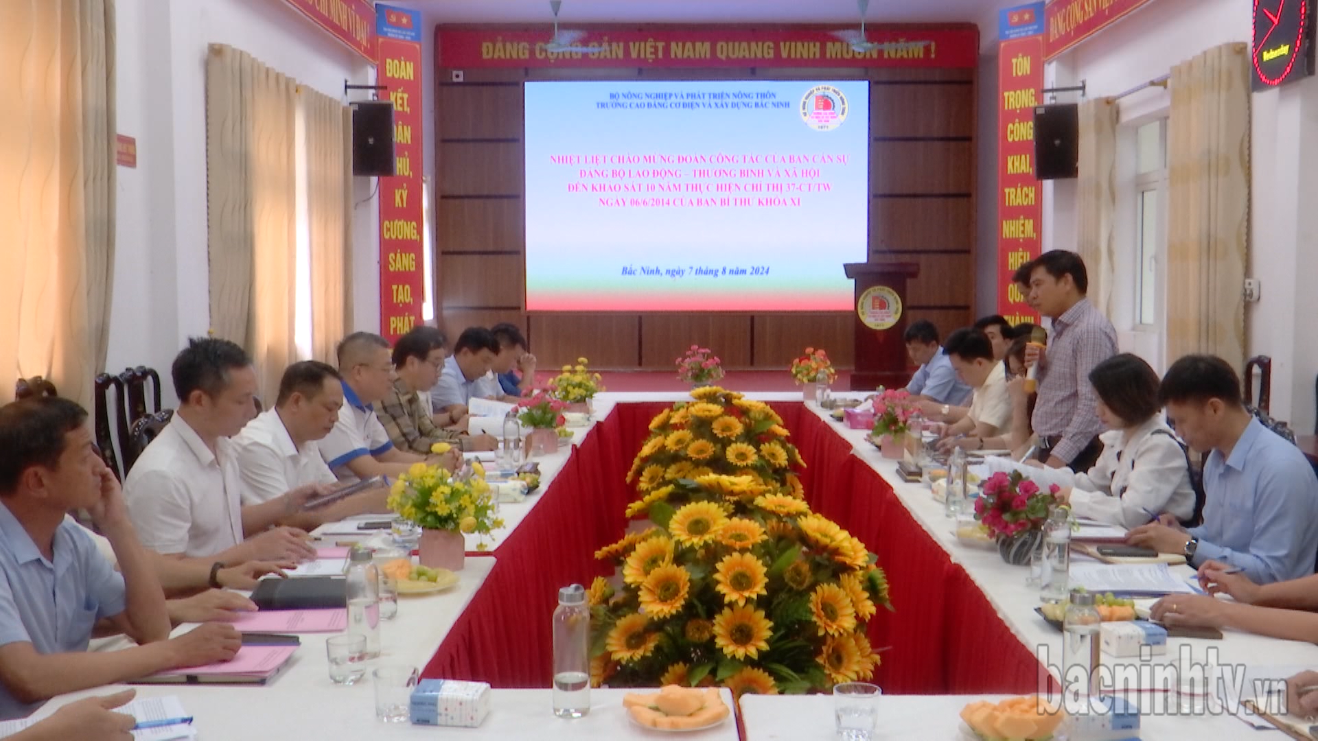 Khảo sát việc thực hiện Chỉ thị số 37 về "tăng cường sự lãnh đạo của Đảng đối với công tác đào tạo nhân lực có tay nghề cao"