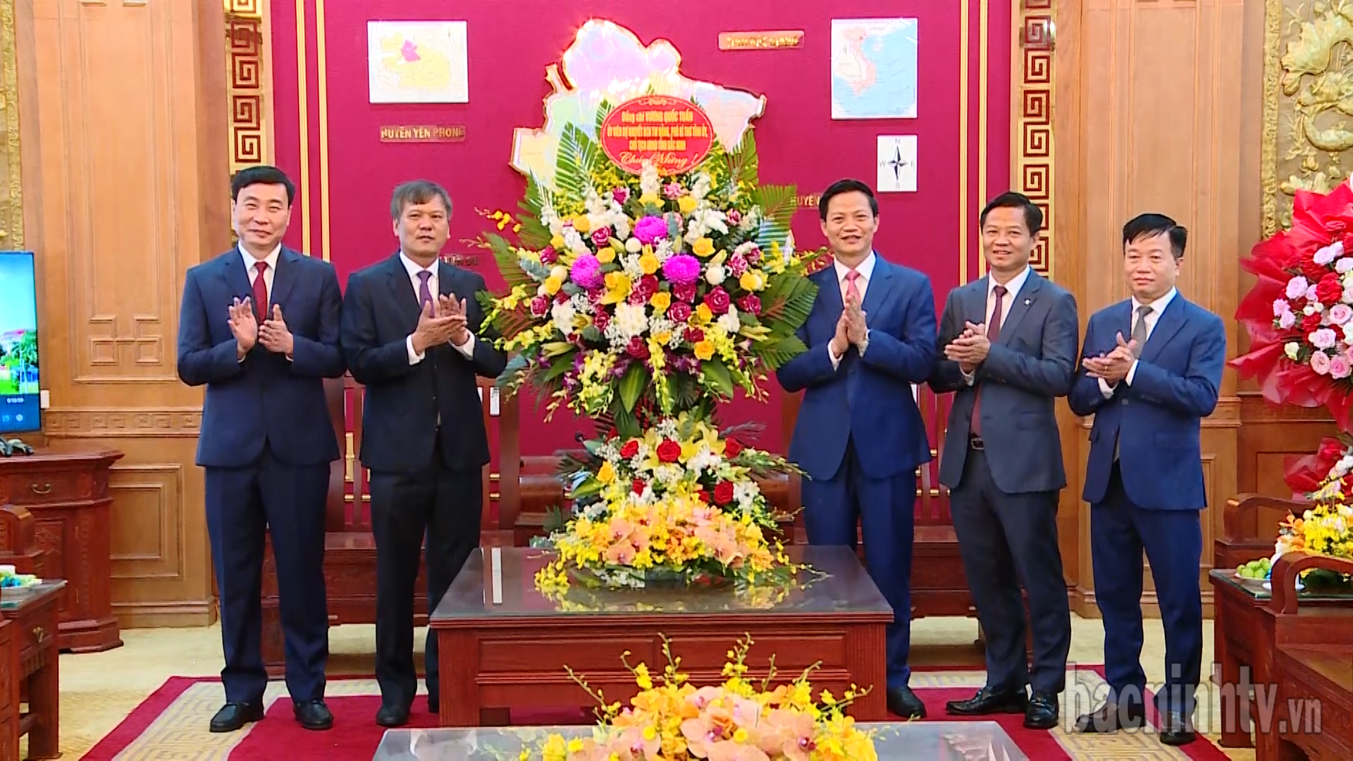 Chủ tịch UBND tỉnh chúc mừng nhân dịp kỷ niệm 70 năm  ngày giải phóng thành phố Bắc Ninh