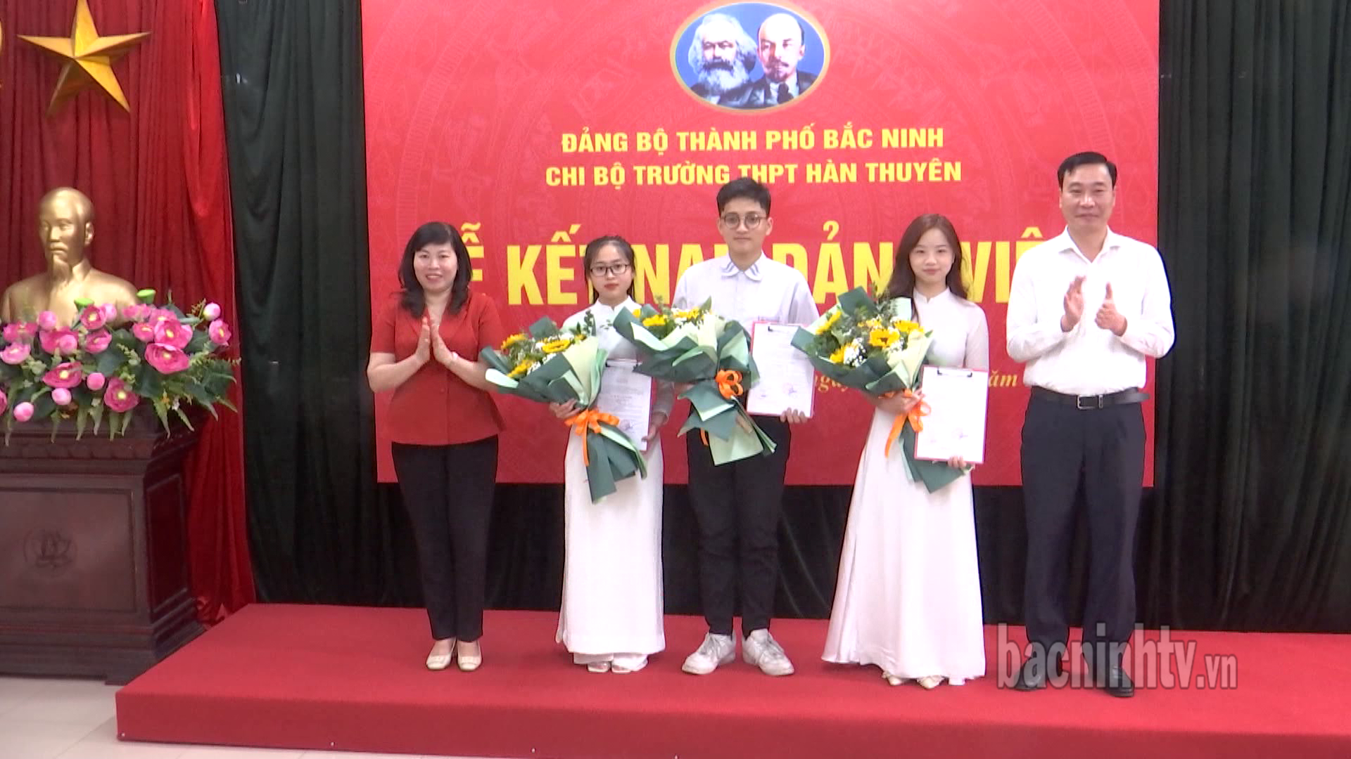 70 học sinh được kết nạp vào Đảng Cộng sản Việt Nam