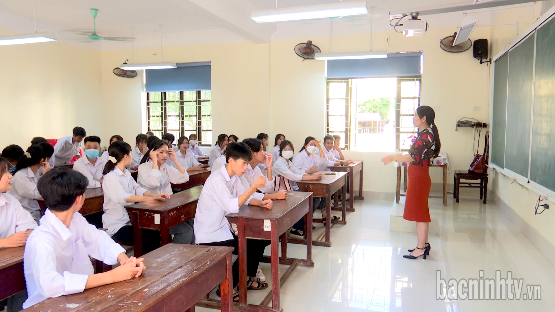 Thêm hơn 358 nghìn học sinh lớp các cấp học chính thức tựu trường