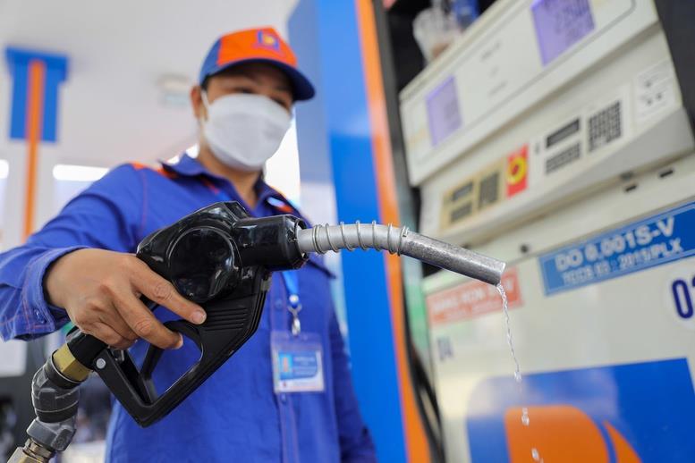 Giá xăng, dầu giảm từ chiều nay