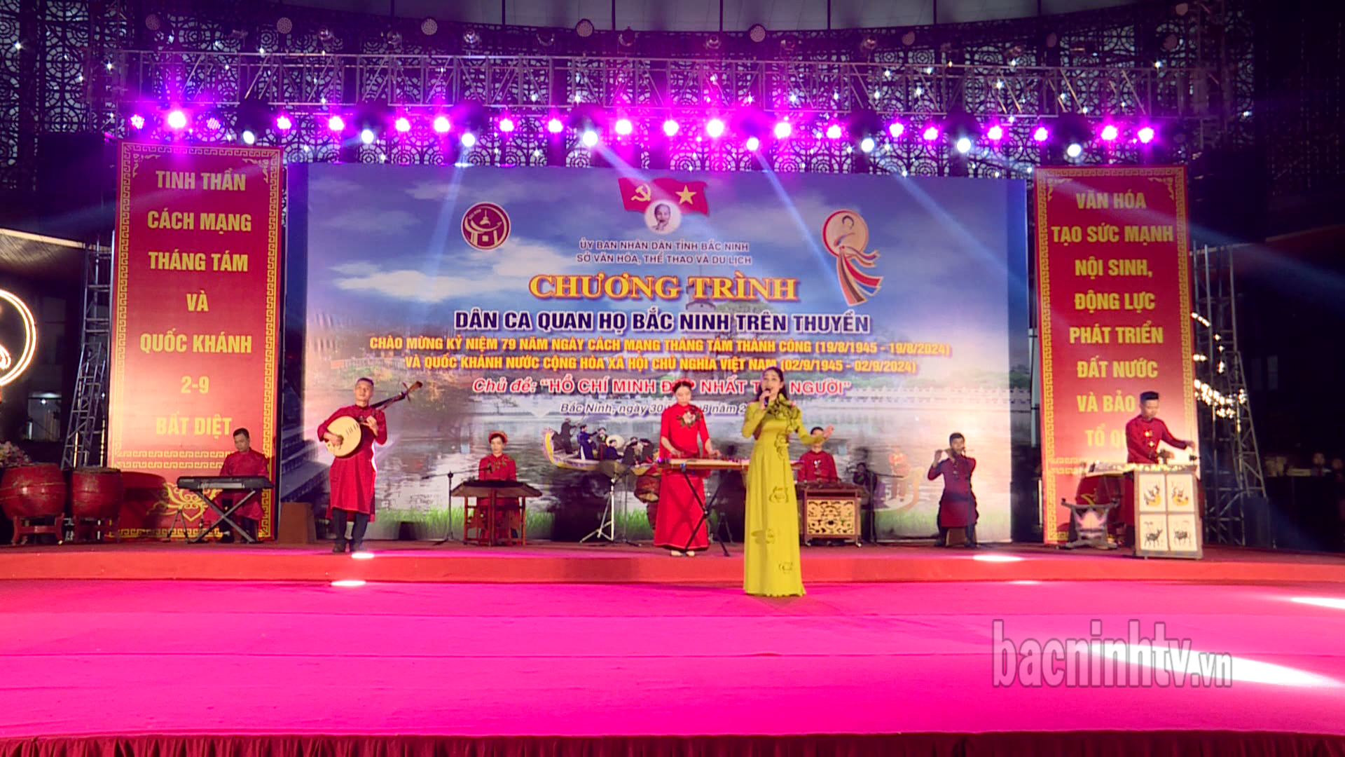 Chương trình hát Dân ca Quan họ trên thuyền  “Hồ Chí Minh đẹp nhất tên Người”           