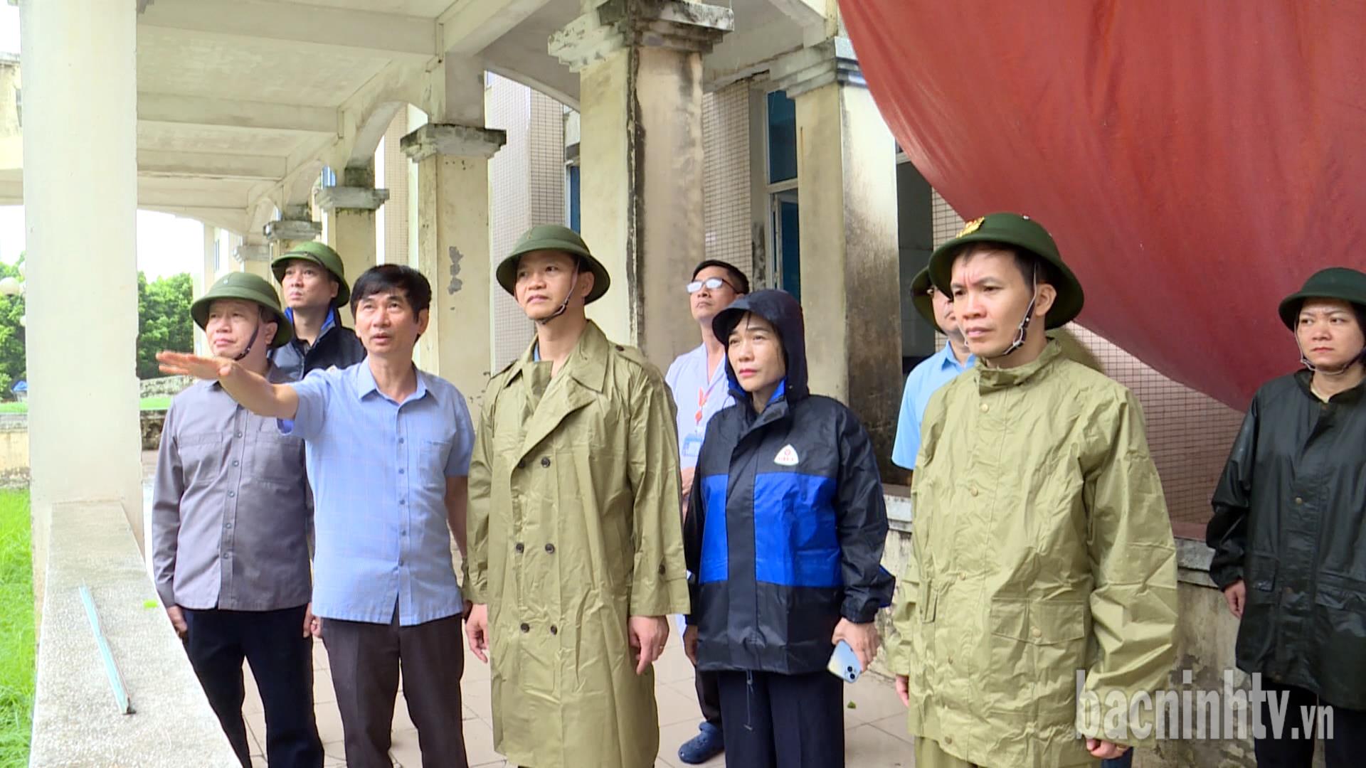 Chủ tịch UBND tỉnh kiểm tra công tác ứng trực đối phó cơn bão số 3 tại Thành phố Bắc Ninh và Bệnh viện đa khoa tỉnh