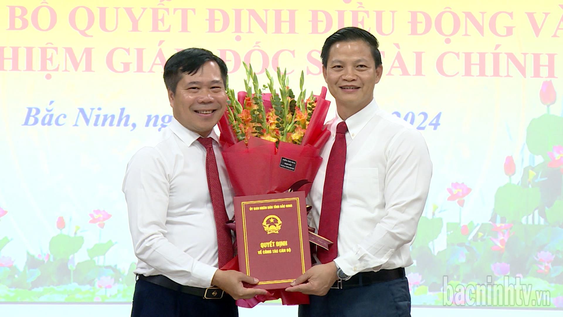 UBND tỉnh trao quyết định Giám đốc sở Tài chính