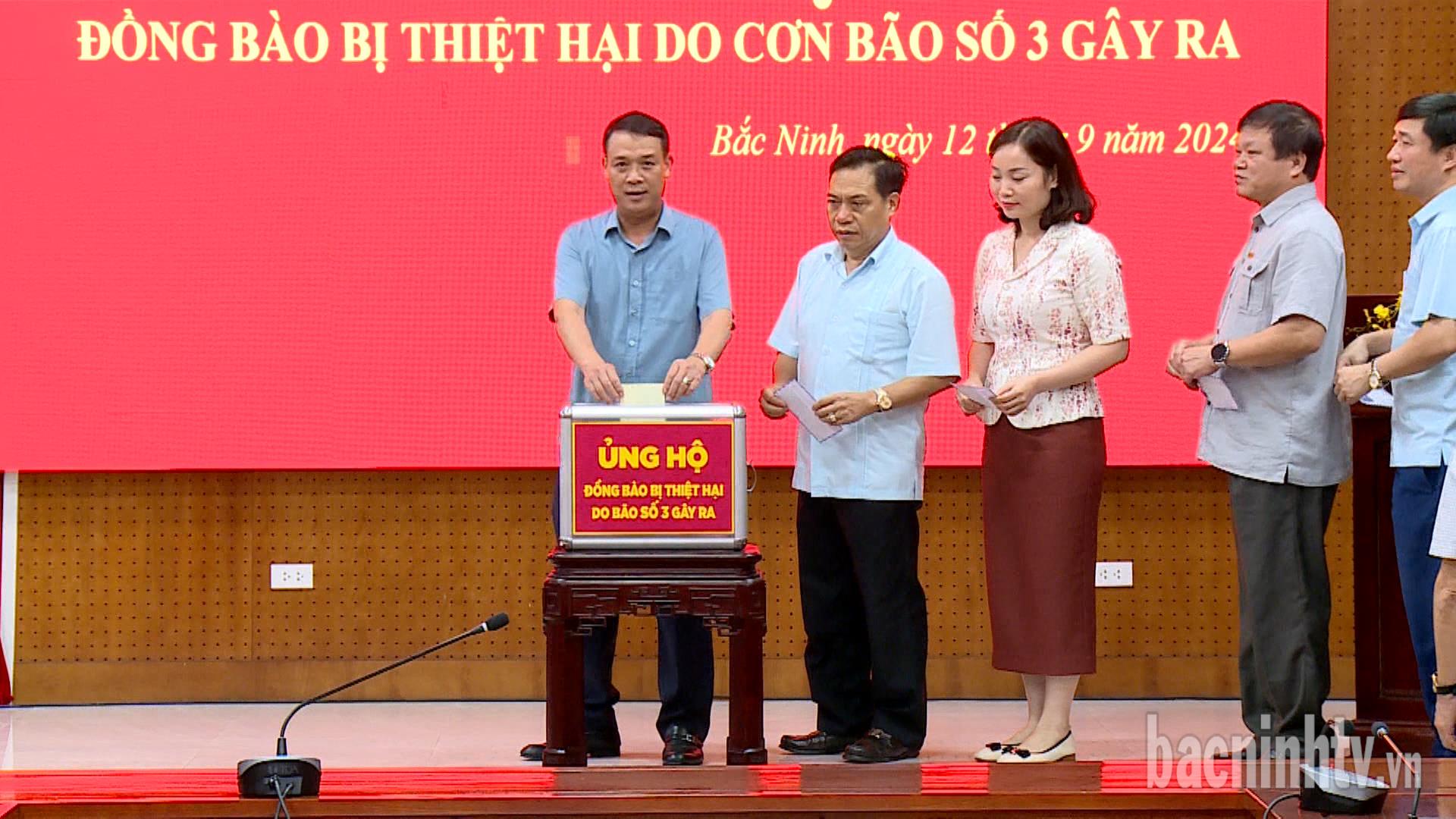 Đảng ủy khối các Cơ quan và Doanh nghiệp tỉnh ủng hộ đồng bào bị thiệt hại do cơn bão số 3