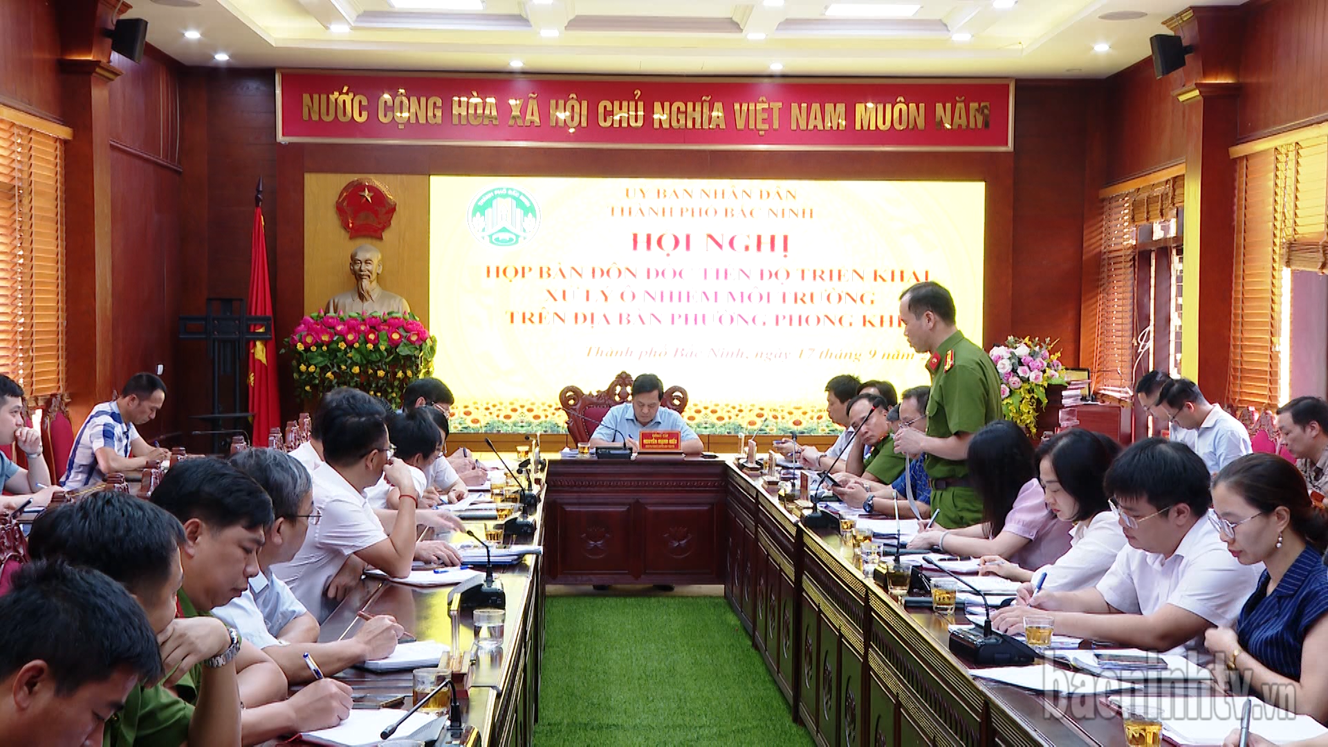 Đôn đốc tiến độ triển khai xử lí ô nhiễm môi trường làng nghề giấy Phong Khê