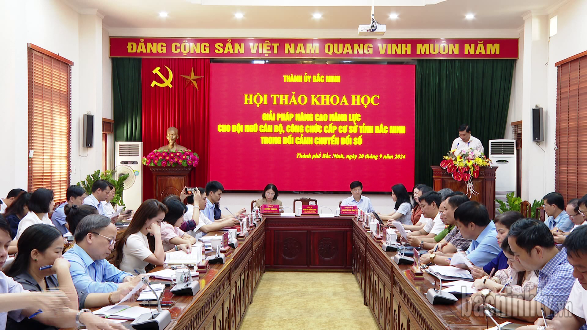 Nâng cao năng lực cho đội ngũ cán bộ, công chức cấp cơ sở trong bối cảnh chuyển đổi số