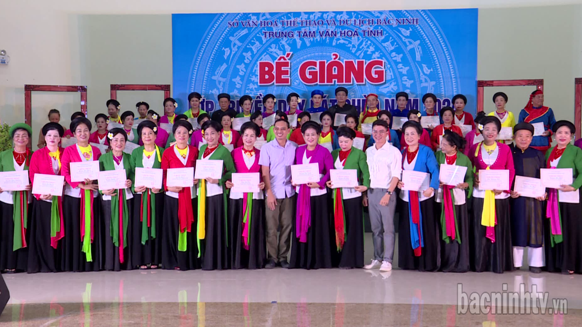 Bế giảng lớp truyền dạy hát Chèo năm 2024