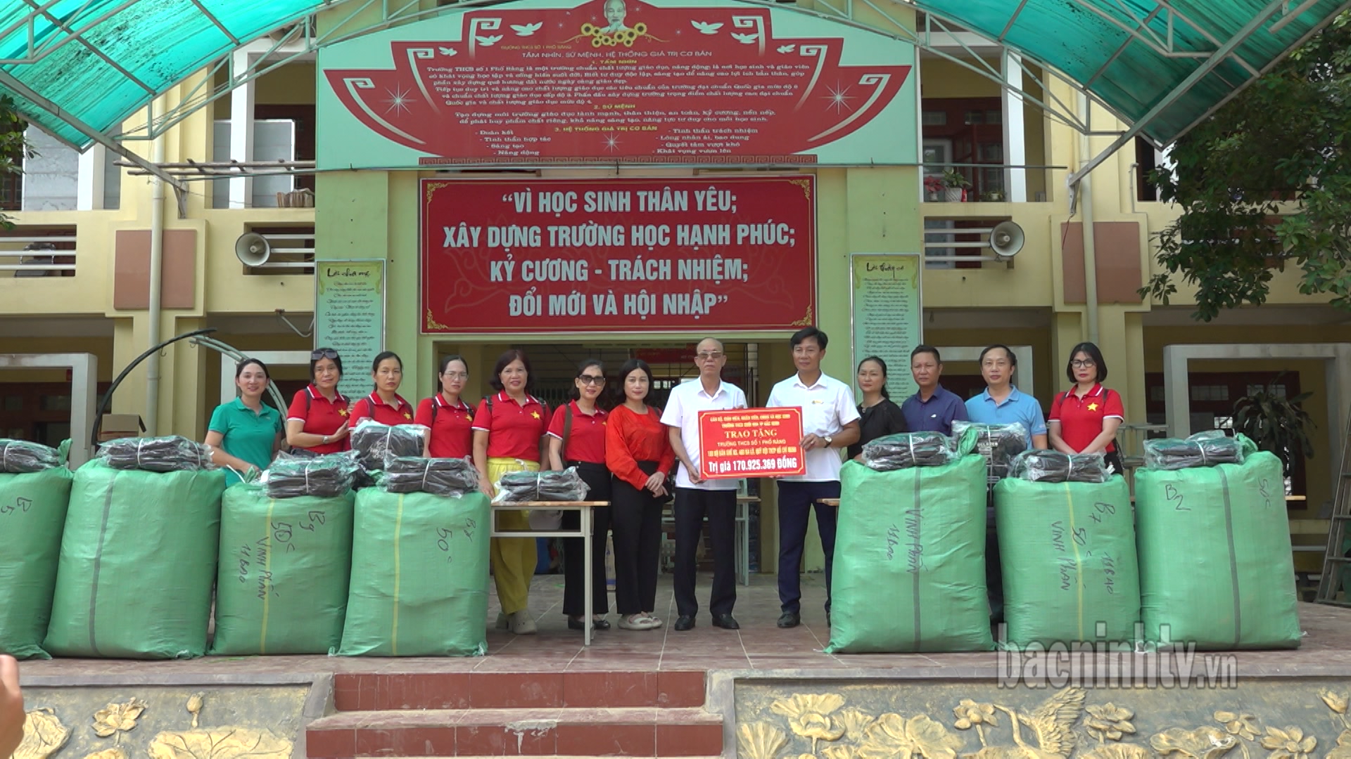 Trường THCS Suối Hoa (Tp Bắc Ninh) hỗ trợ học sinh Lào Cai 