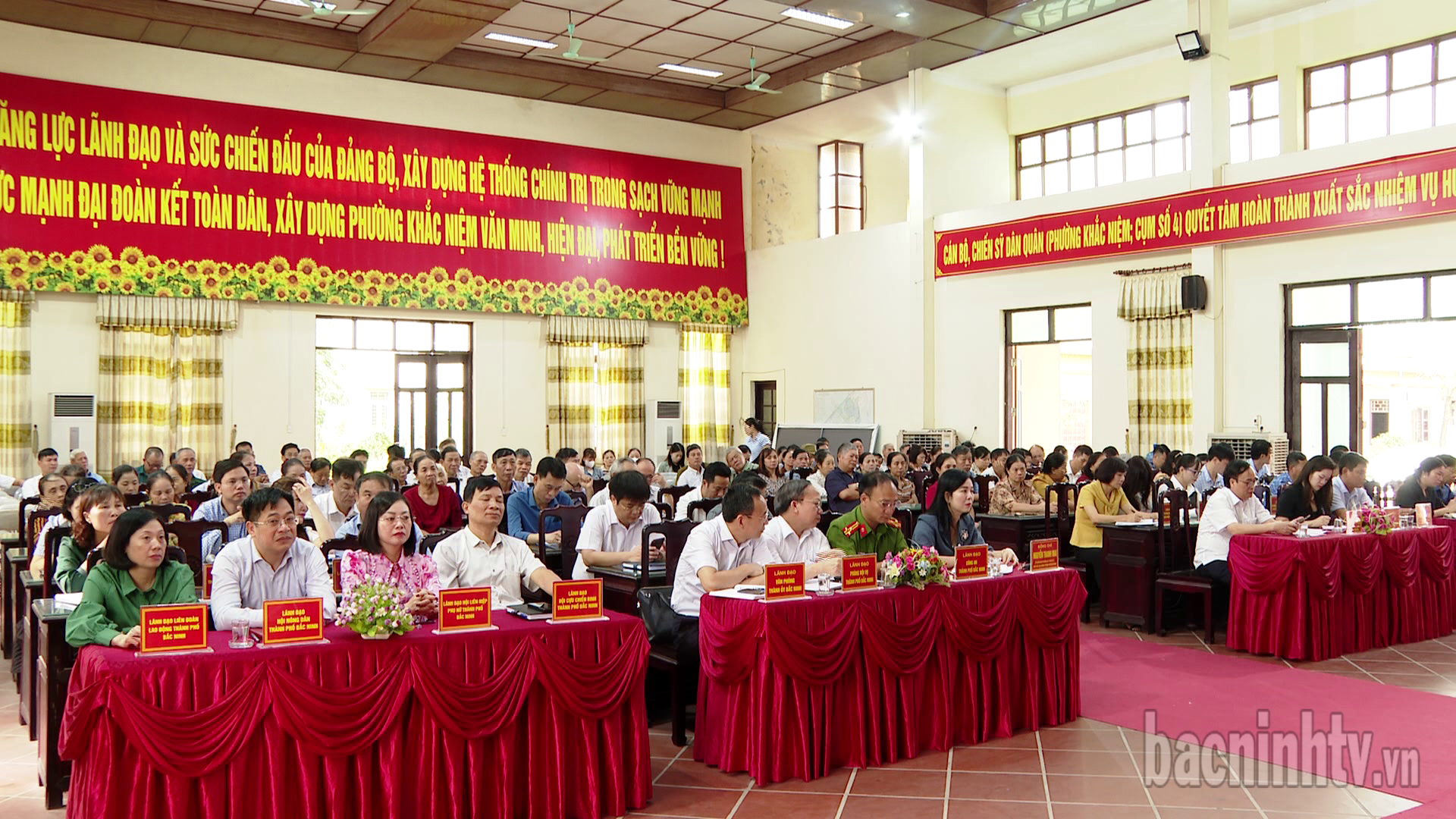 Bí thư Thành ủy Bắc Ninh đối thoại với nhân dân phường Khắc Niệm