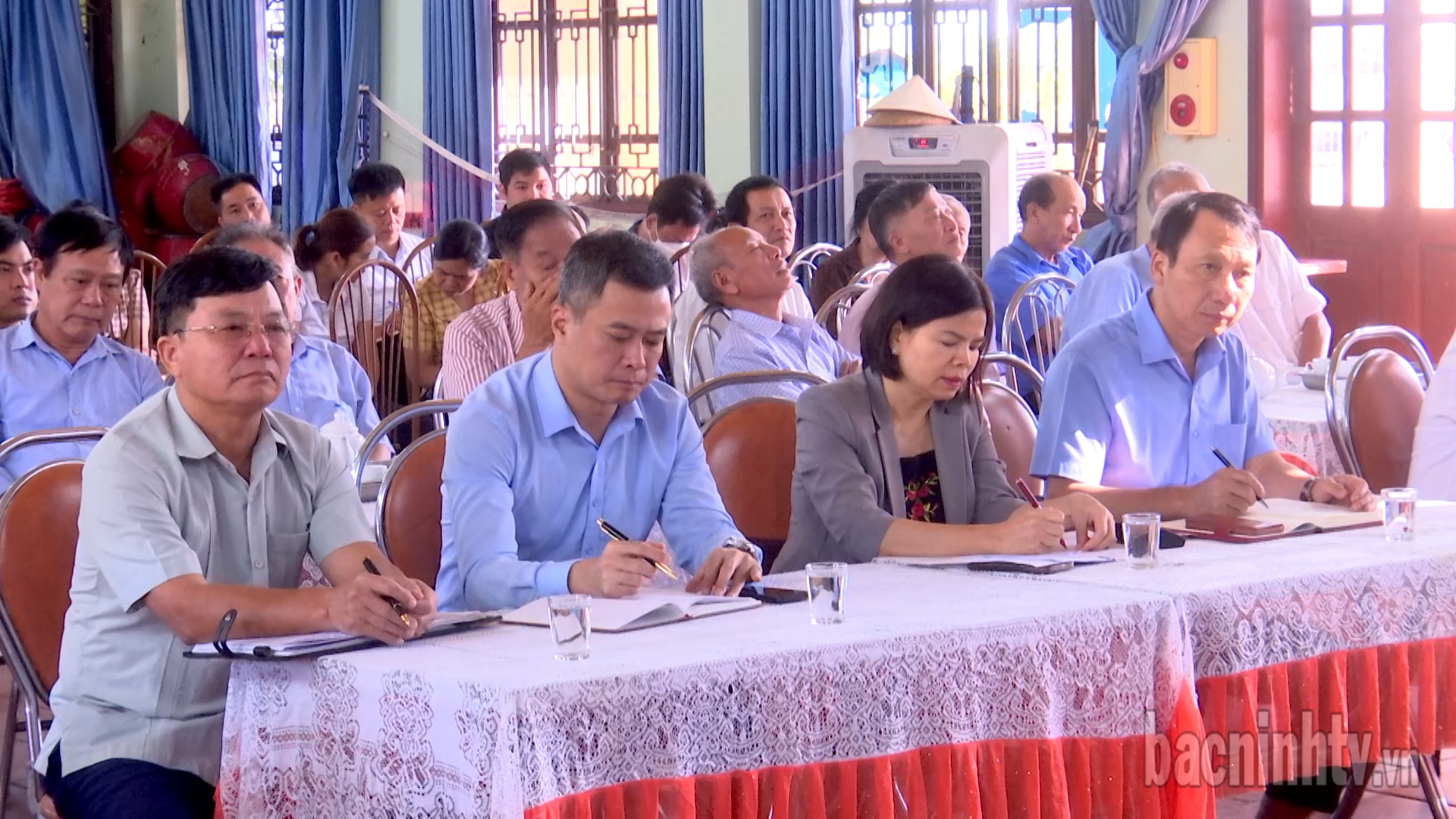 Các đồng chí lãnh đạo tỉnh dự sinh hoạt Chi bộ cơ sở tại các địa phương
