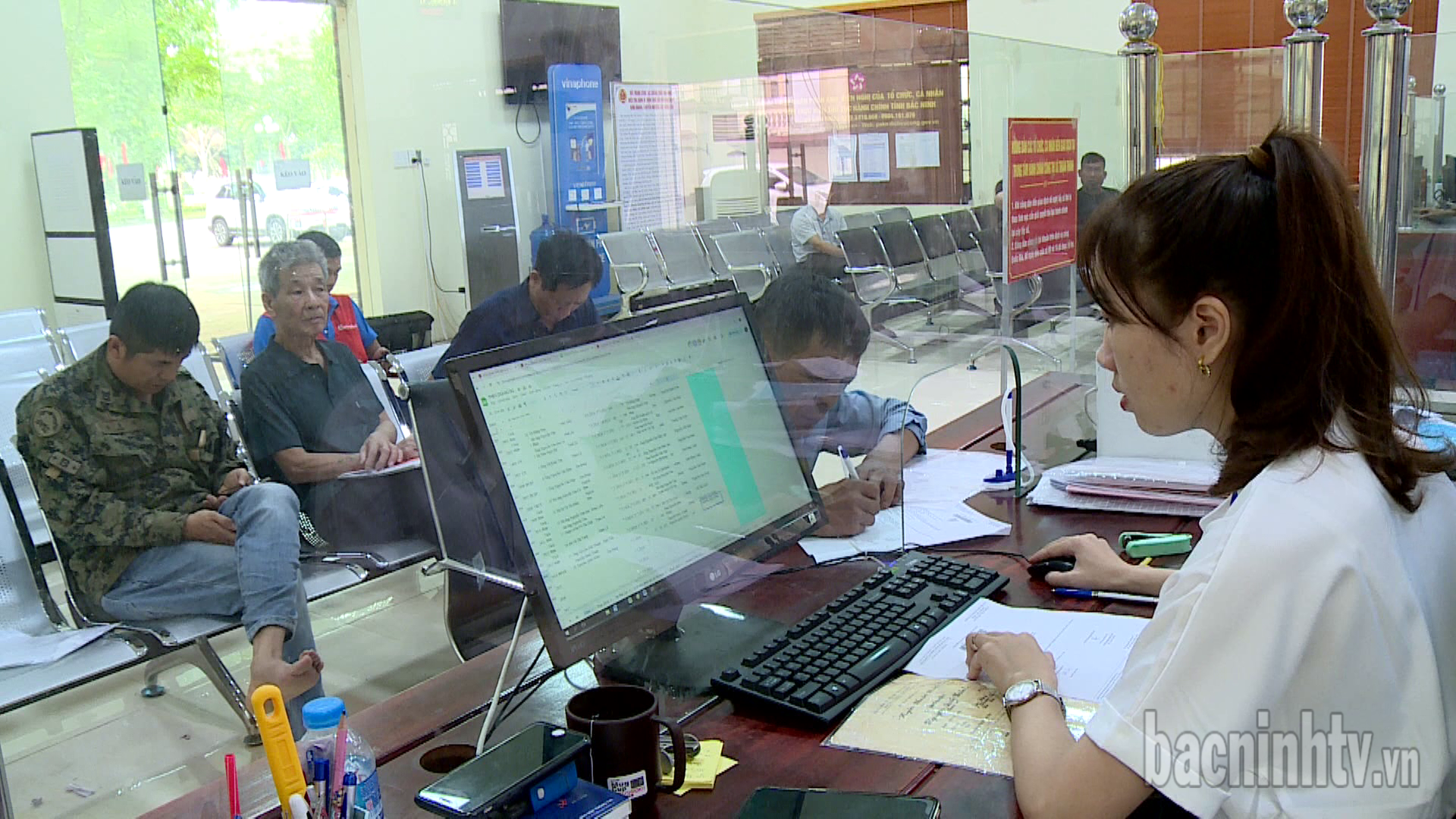 Tỷ lệ thanh toán trực tuyến tăng 93% sau 1 năm thực hiện Chỉ thị 10 của UBND tỉnh