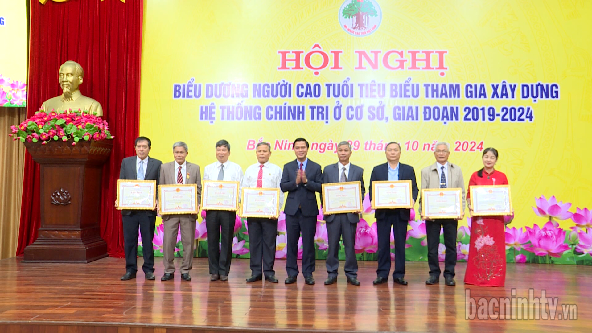 Biểu dương người cao tuổi tiêu biểu tham gia xây dựng hệ thống chính trị ở cơ sở