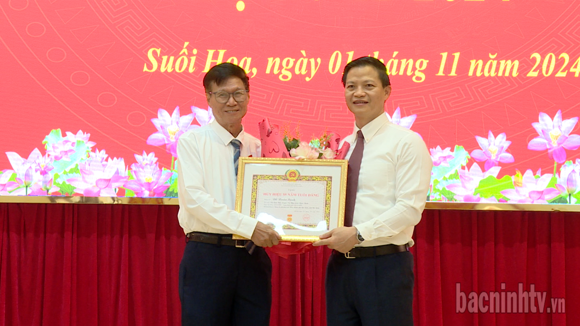 791 đảng viên được Ban Thường vụ Tỉnh ủy tặng Huy hiệu Đảng đợt 07/11/2024