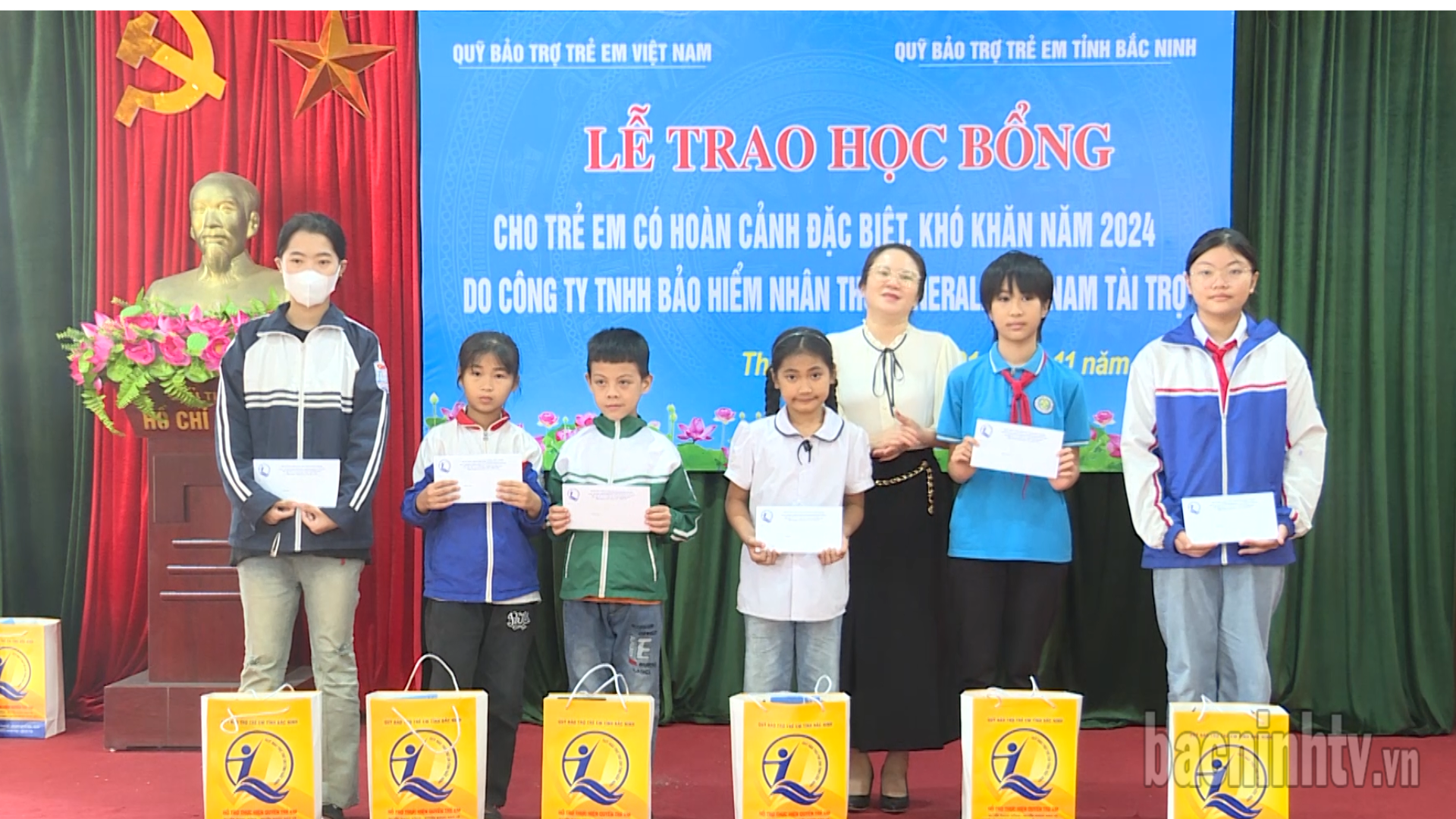 Quỹ Bảo trợ trẻ em tỉnh trao học bổng năm 2024 tại Thuận Thành