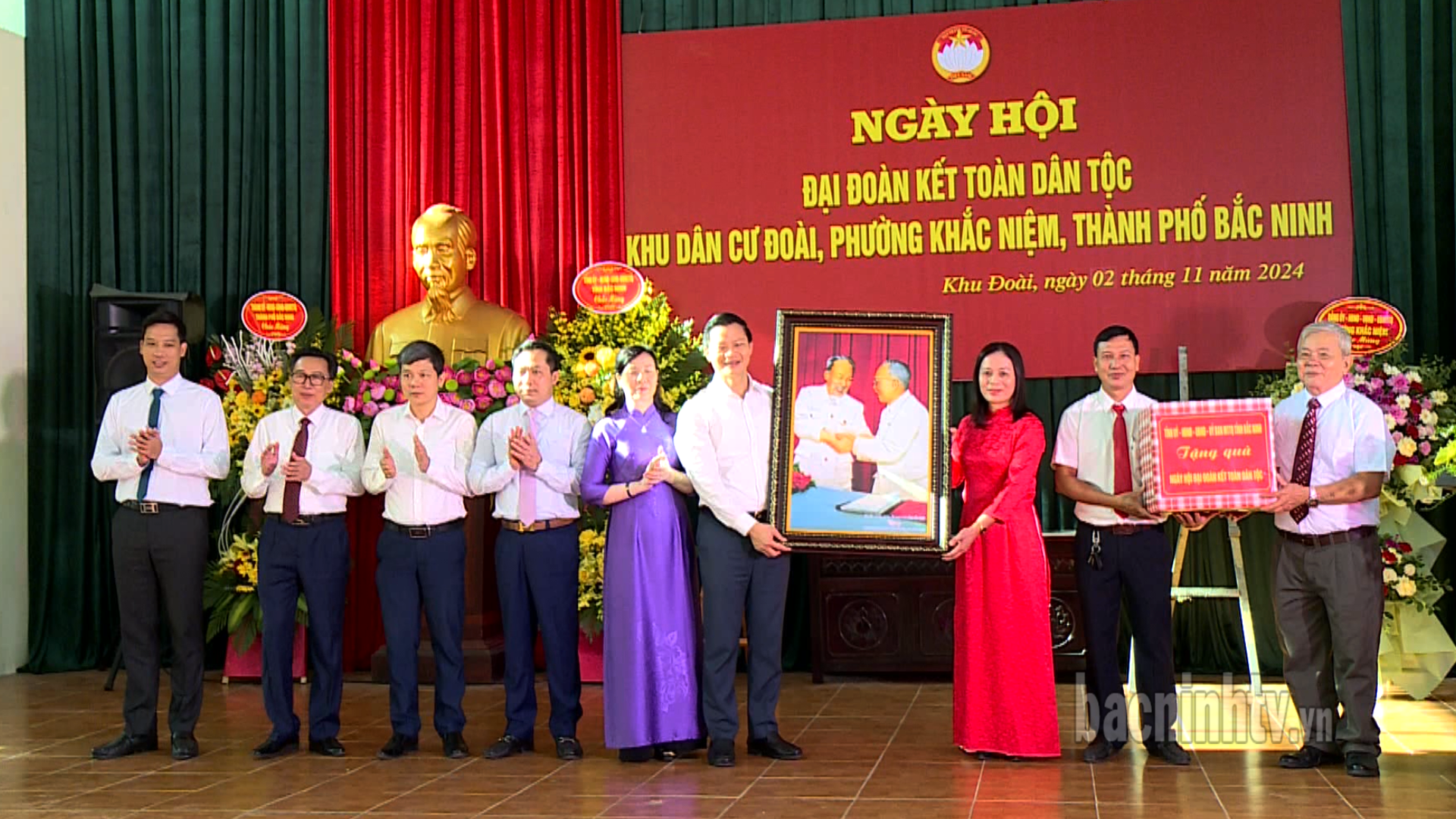 Chủ tịch UBND tỉnh Vương Quốc Tuấn dự Ngày hội đại đoàn kết  khu phố Đoài, phường Khắc Niệm