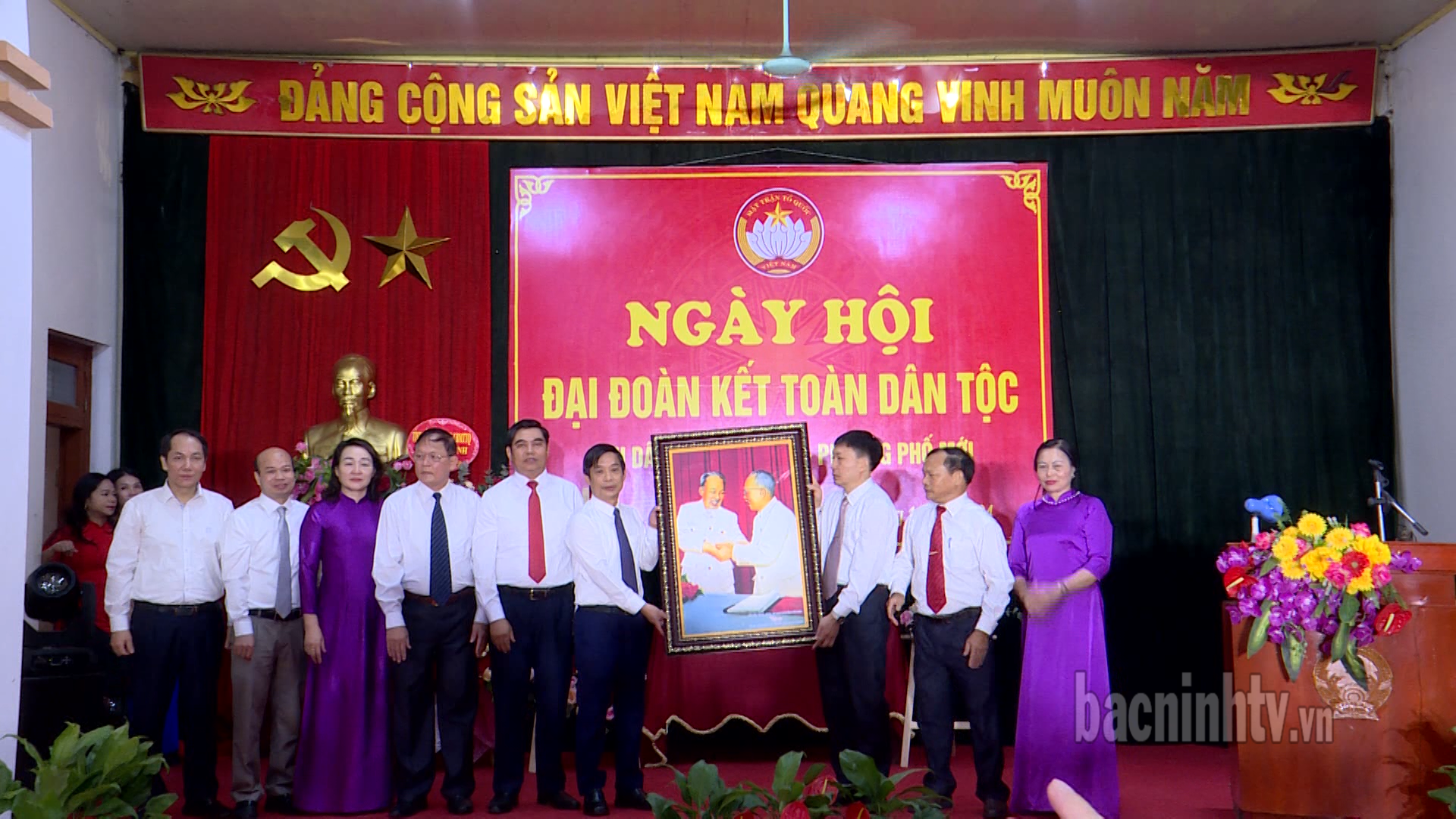 Lãnh đạo HĐND tỉnh dự Ngày hội đại đoàn kết tại khu phố 5, phường Phố Mới