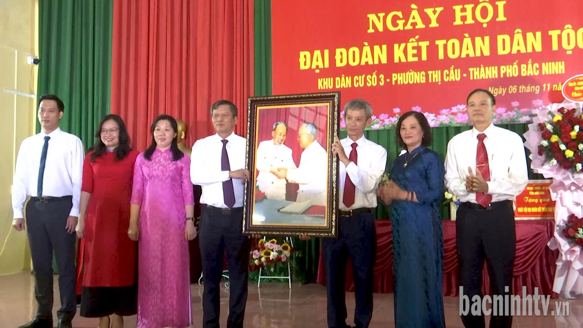 Các đồng chí lãnh đạo tỉnh dự Ngày hội Đại đoàn kết toàn dân tộc tại các địa phương trong tỉnh