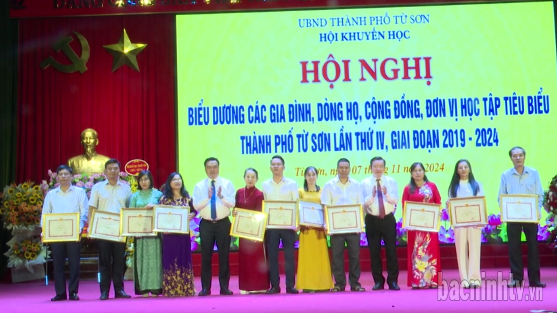 Từ Sơn khen thưởng các gia đình, dòng họ, cộng đồng, đơn vị học tập thành phố, giai đoạn 2019-2024