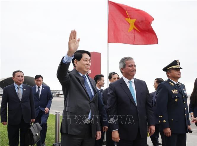 Chủ tịch nước bắt đầu chuyến thăm chính thức Peru và dự Tuần lễ Cấp cao APEC