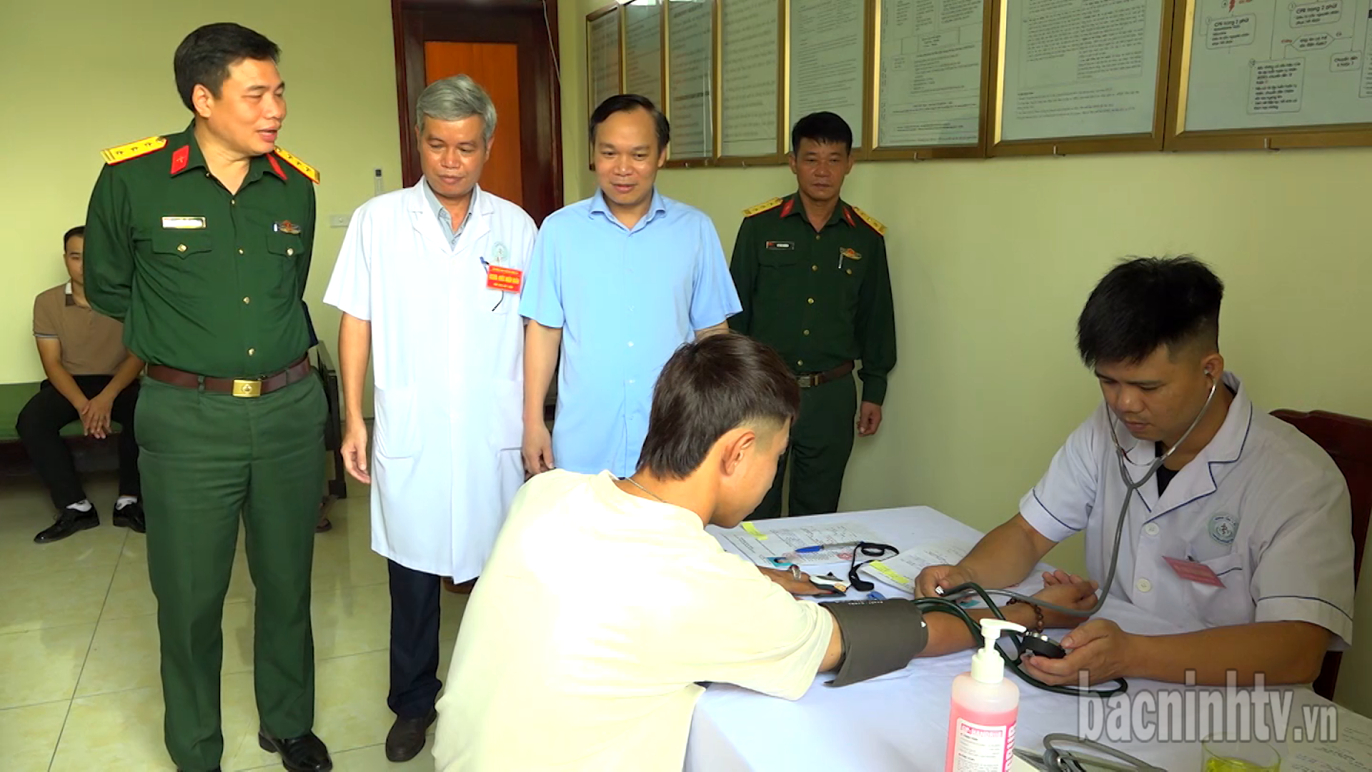 Lương Tài khám tuyển sức khoẻ công dân sẵn sàng nhập ngũ năm 2025 