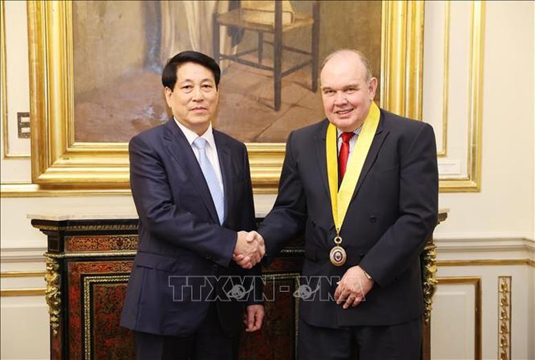 Chủ tịch nước Lương Cường hội kiến Thị trưởng Lima và nhận Chìa khoá biểu tượng thành phố