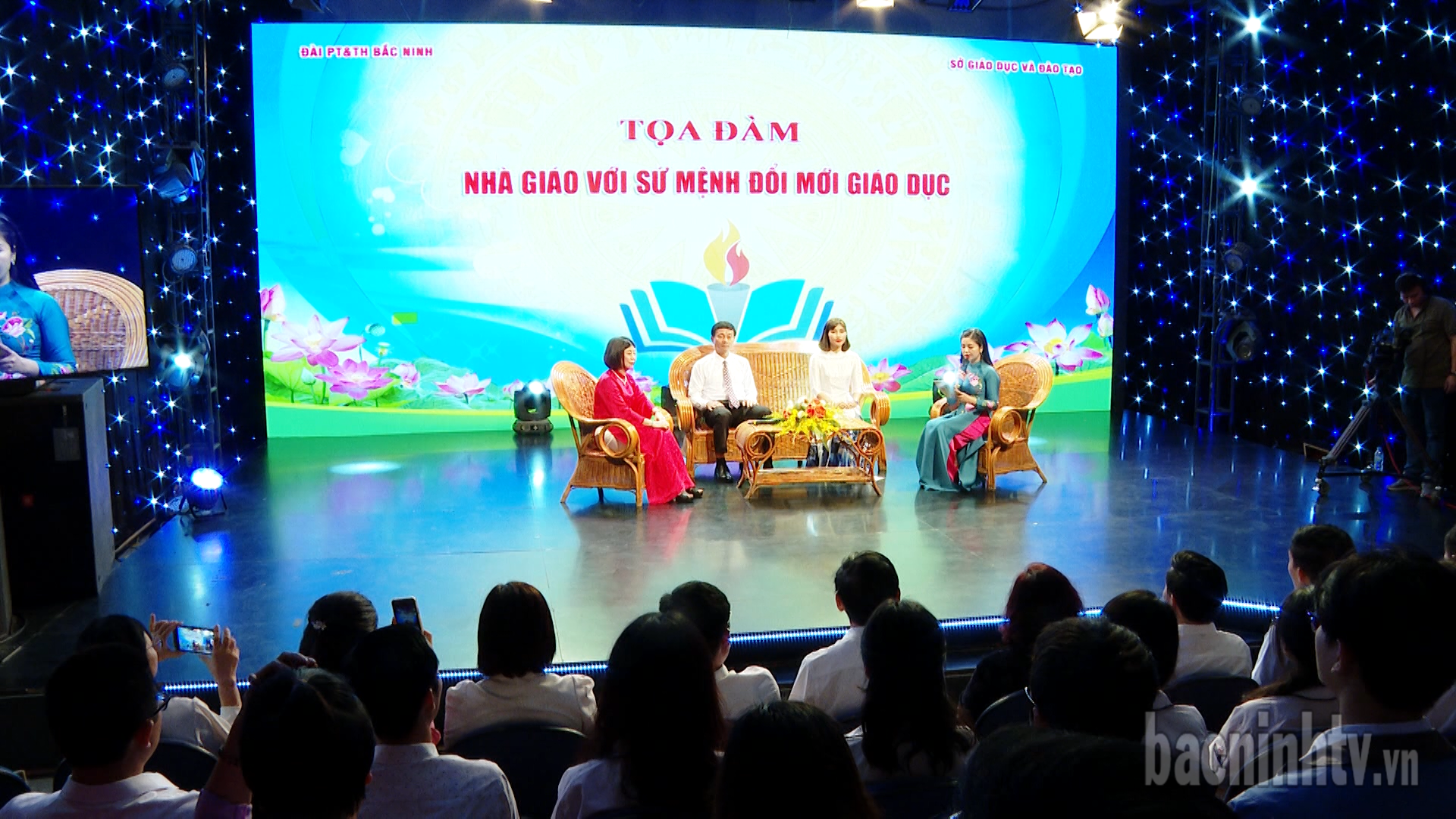 Tọa đàm “Nhà giáo với sứ mệnh đổi mới giáo dục”