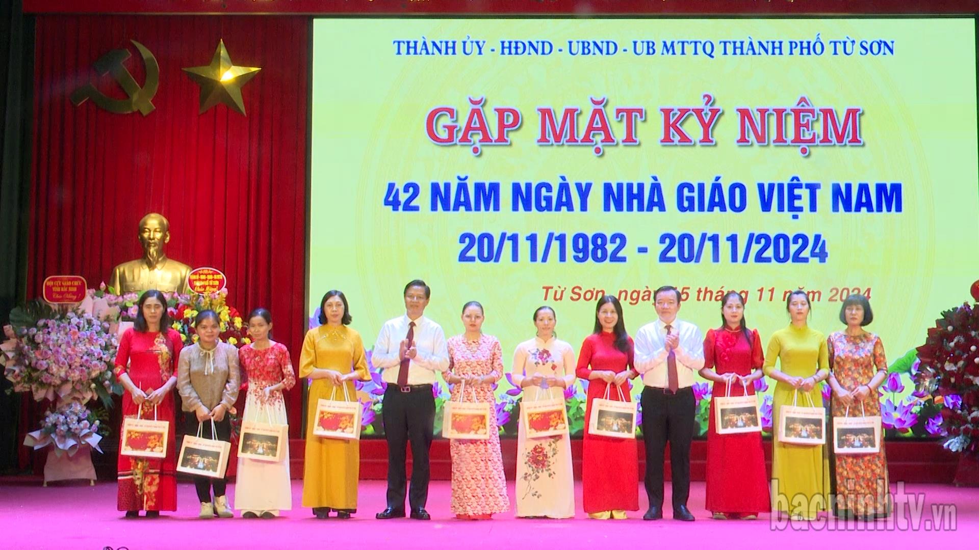 Thành phố Từ Sơn tổ chức gặp mặt kỷ niệm 42 năm ngày Nhà giáo Việt Nam