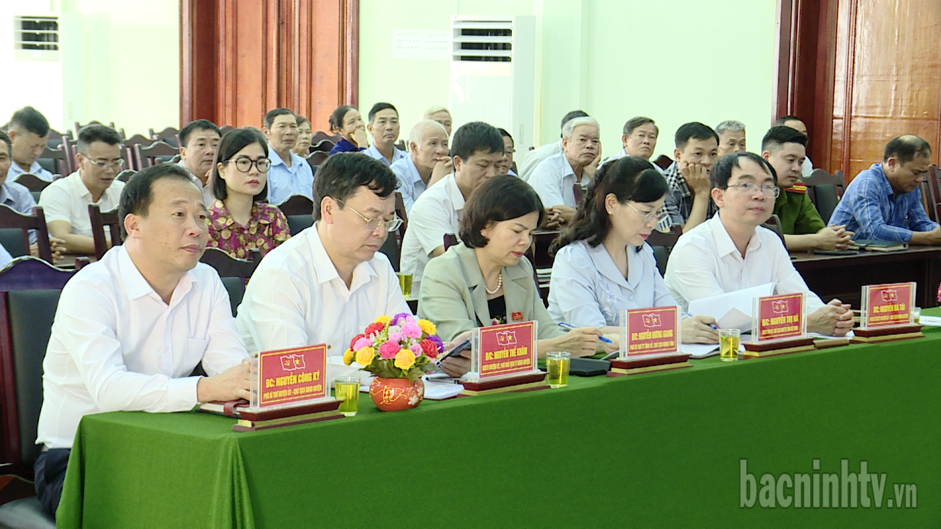 Các đồng chí lãnh đạo tỉnh và đại biểu HĐND tỉnh tiếp xúc cử tri tại các địa phương