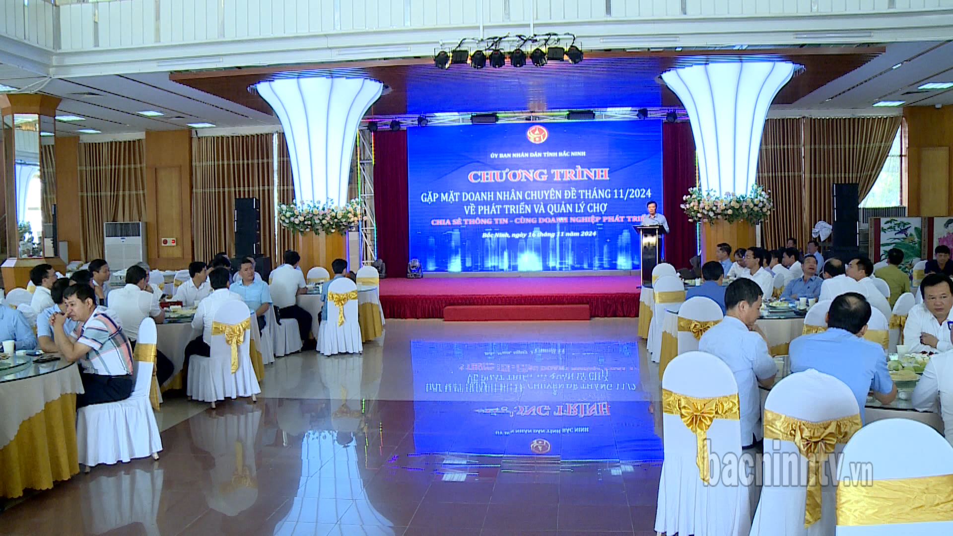 UBND tỉnh gặp mặt doanh nhân chuyên đề tháng 11