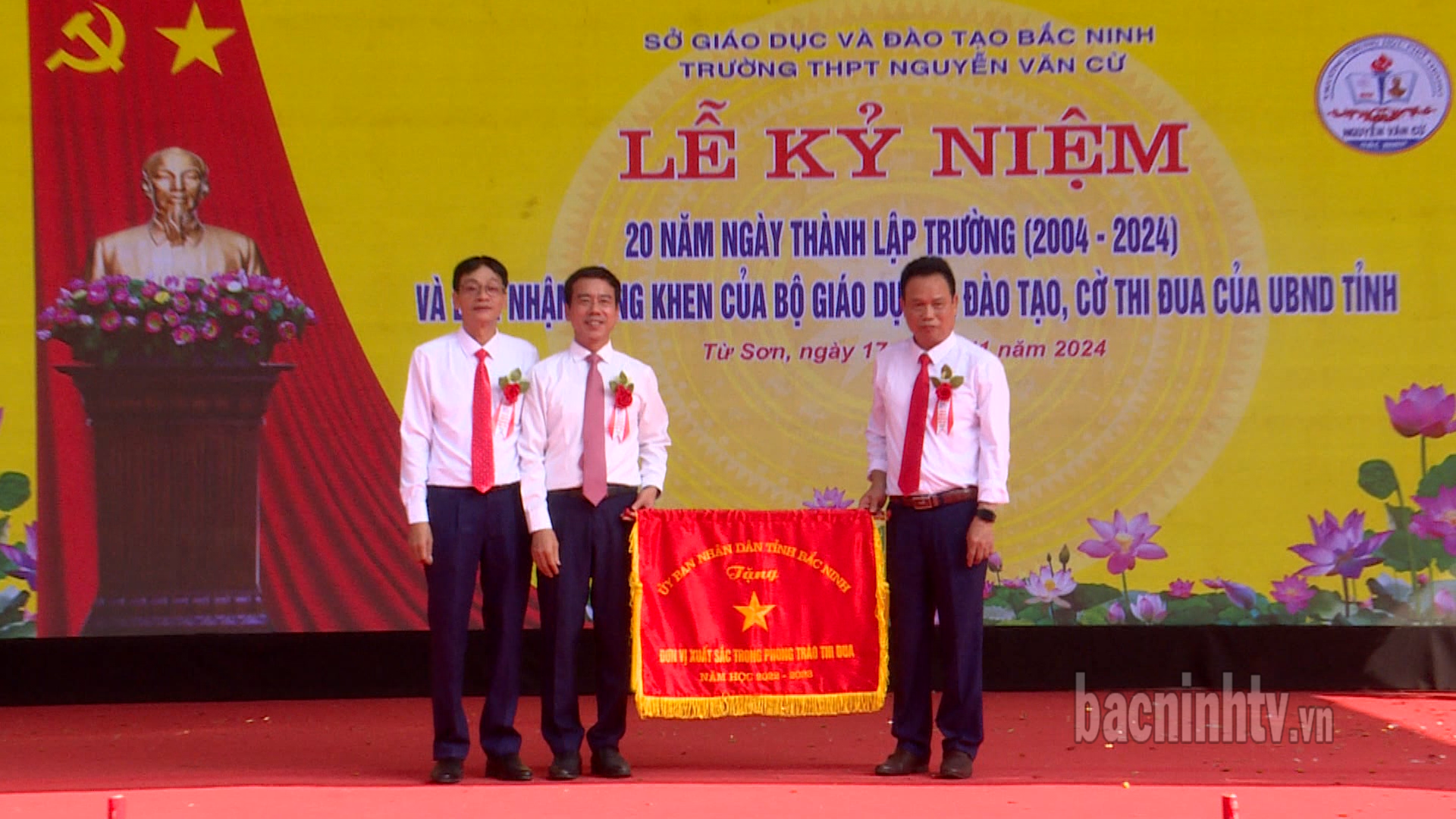 Trường THPT Nguyễn Văn Cừ kỷ niệm 20 năm thành lập