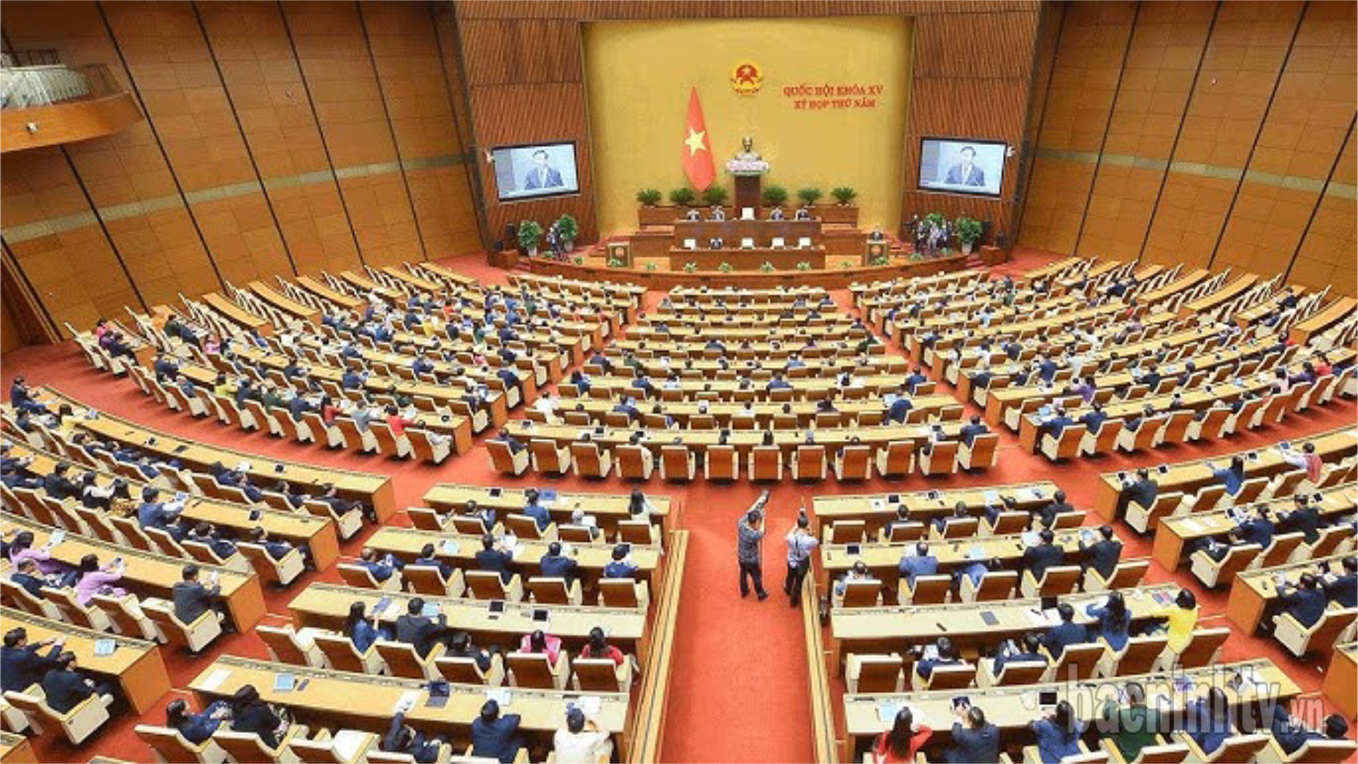 Quốc hội thảo luận ở hội trường về dự án Luật sửa đổi, bổ sung một số điều của Luật Quảng cáo