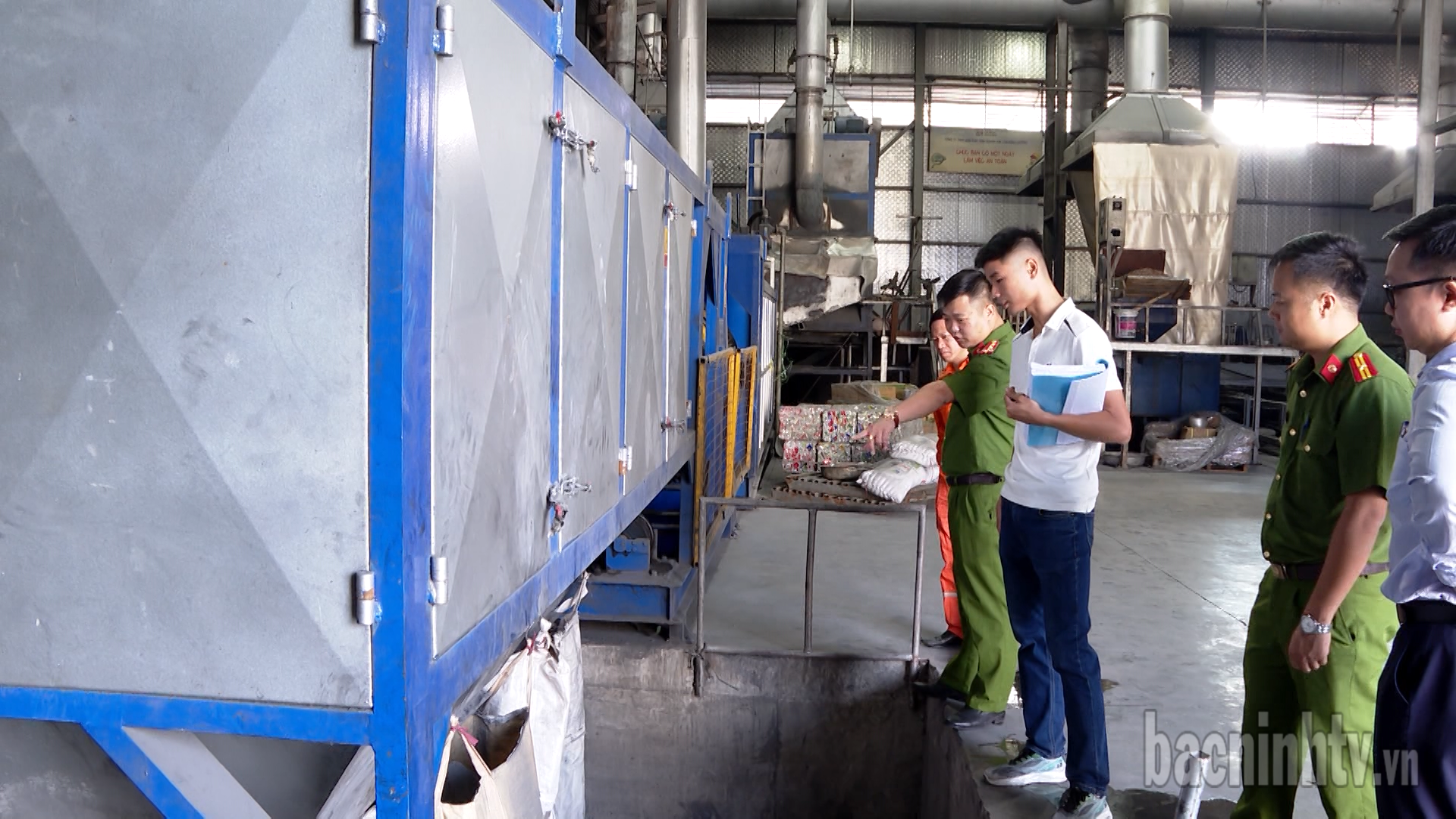 Thêm 06 cơ sở trong Cụm công nghiệp làng nghề Mẫn Xá bị xử phạt