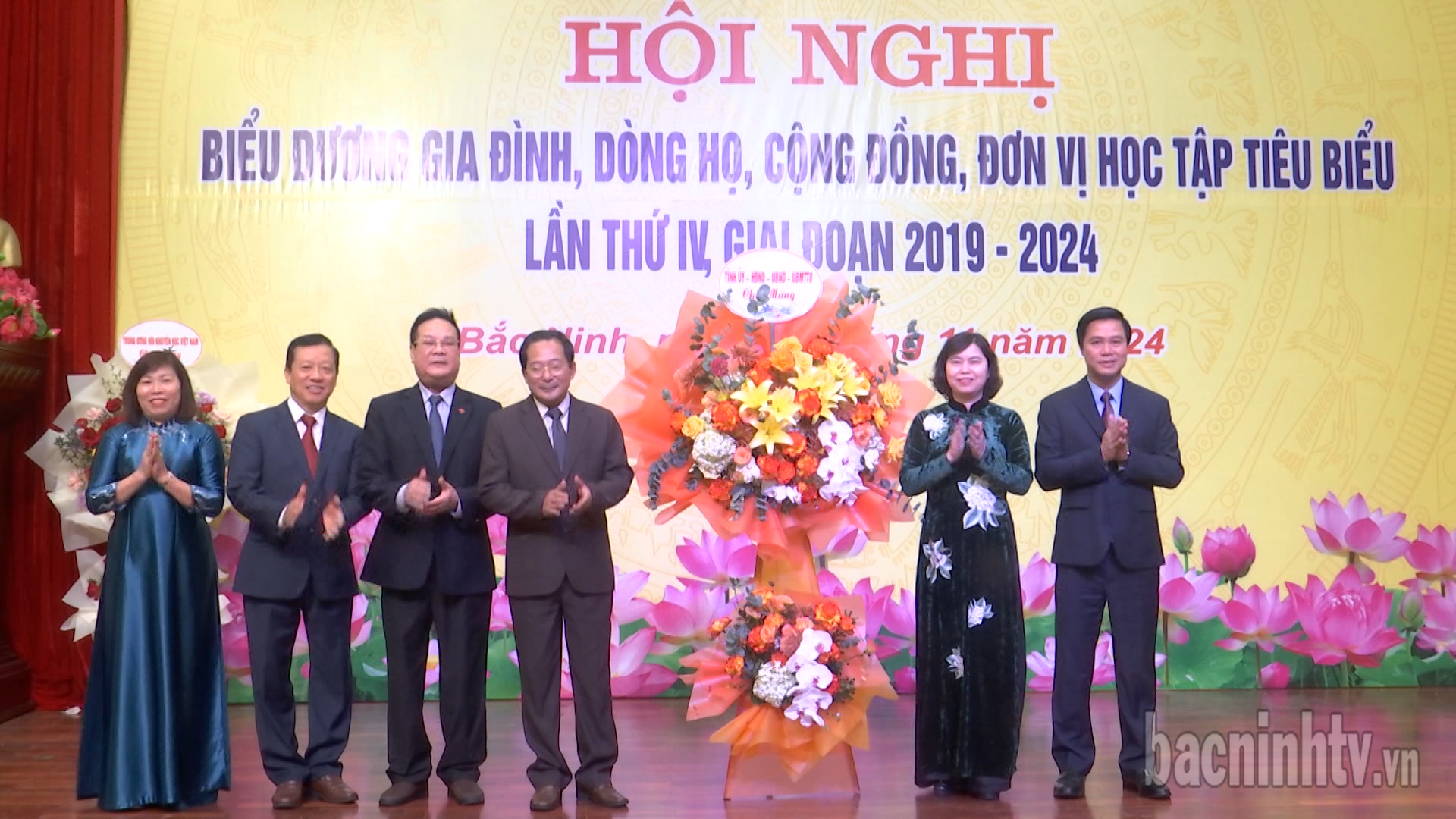 Biểu dương gia đình, dòng họ, cộng đồng, đơn vị học tập tiêu biểu giai đoạn 2019-2024